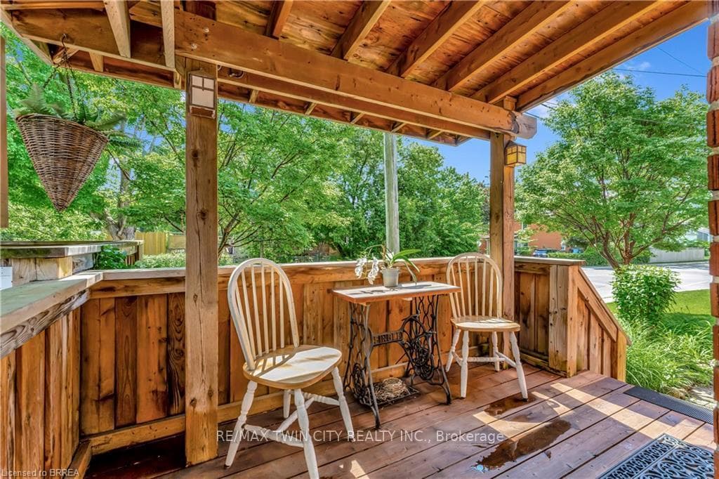 311 MACNAB Street photo 30