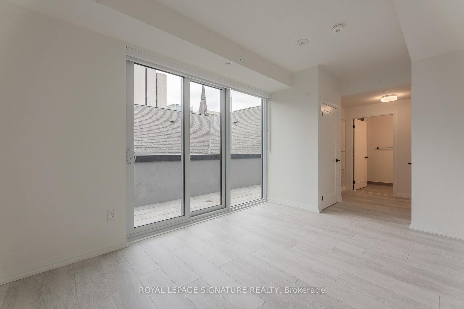 280 Dundas Street Unit 513 photo 9