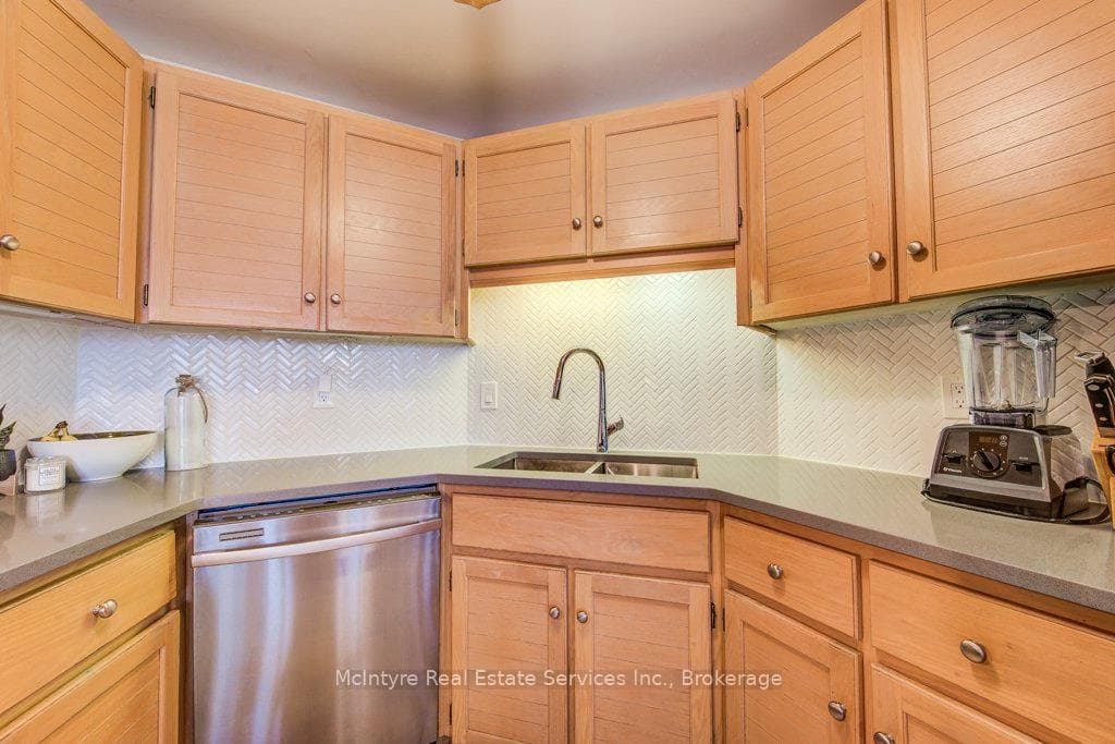 24 Marilyn Drive Unit 704 photo 8