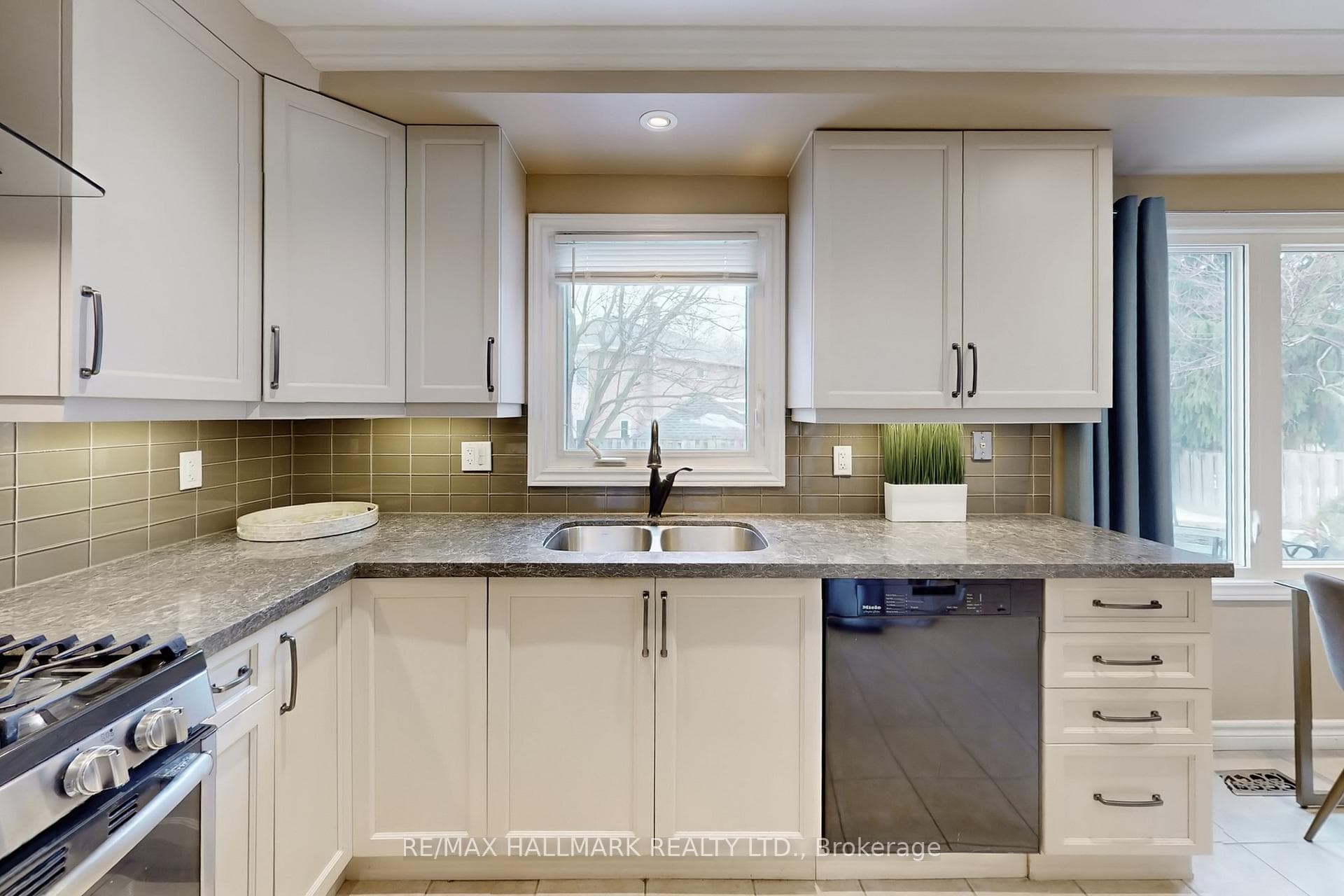 45 Larkin Avenue photo 16