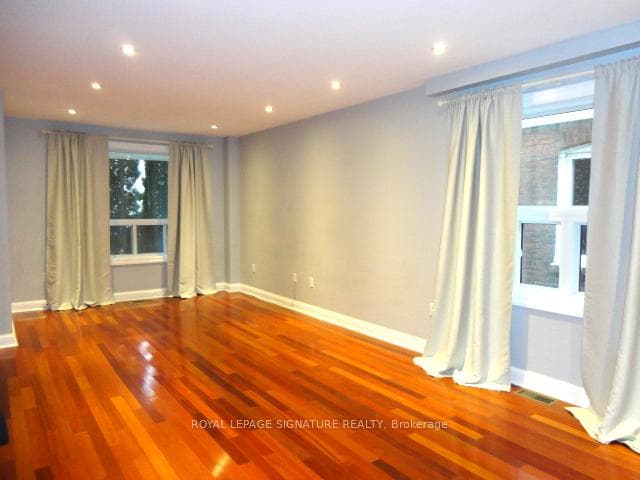 327 Wolverleigh Boulevard photo 8