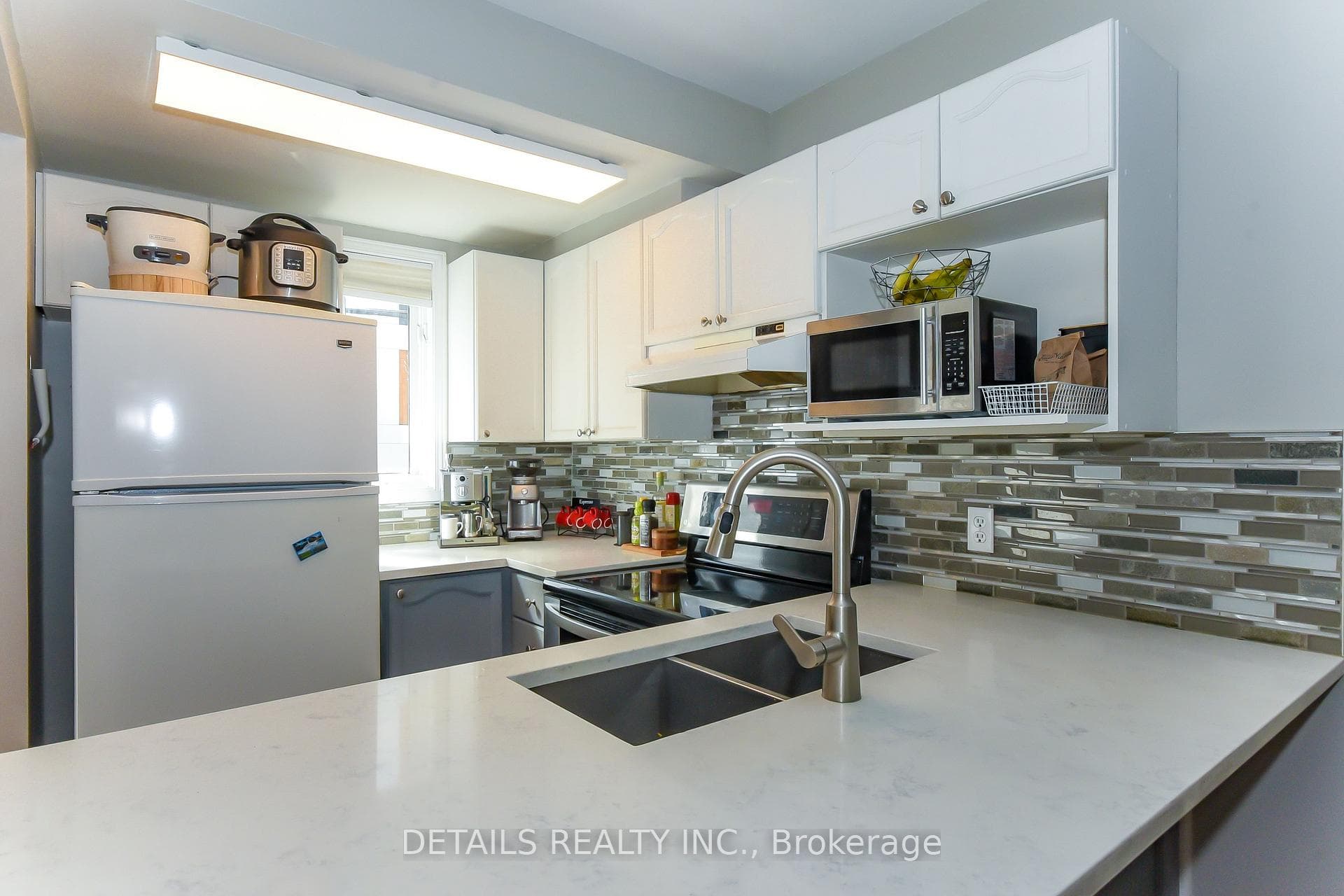 158 Forward Avenue photo 10