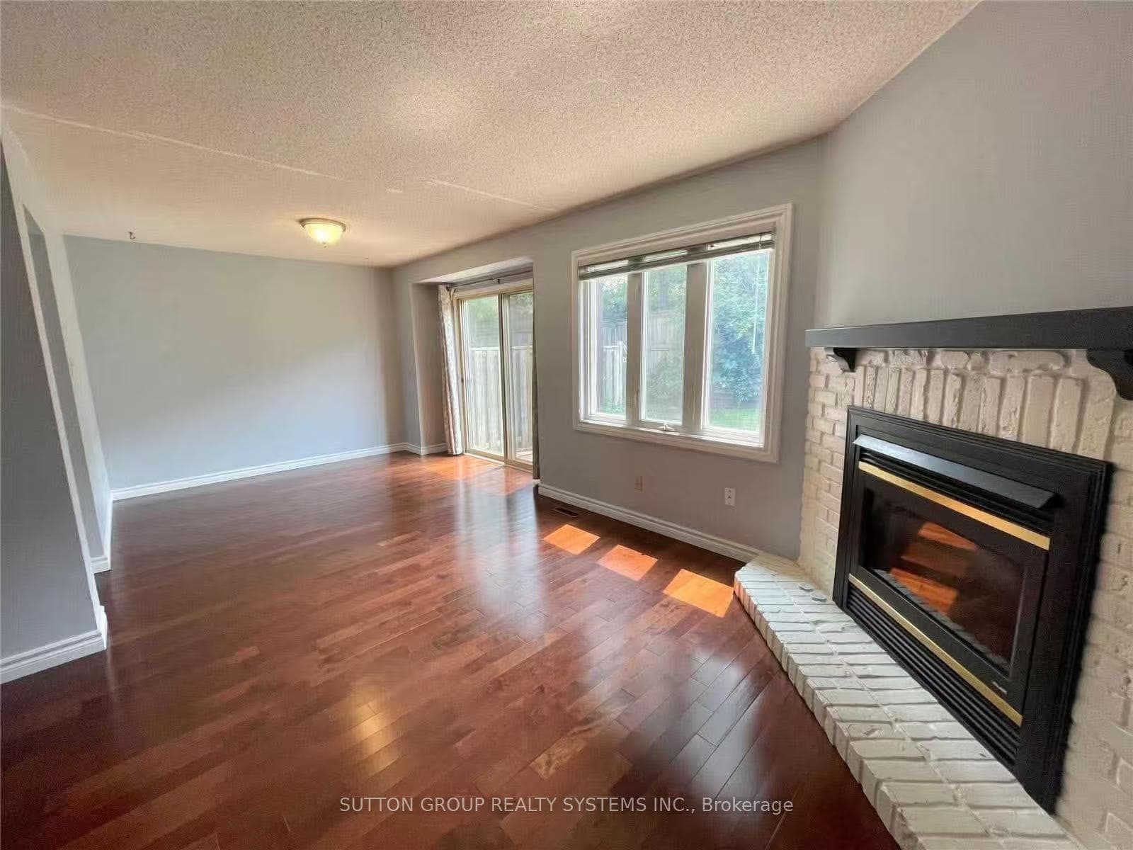 2275 Credit Valley Road Unit 100 photo 7