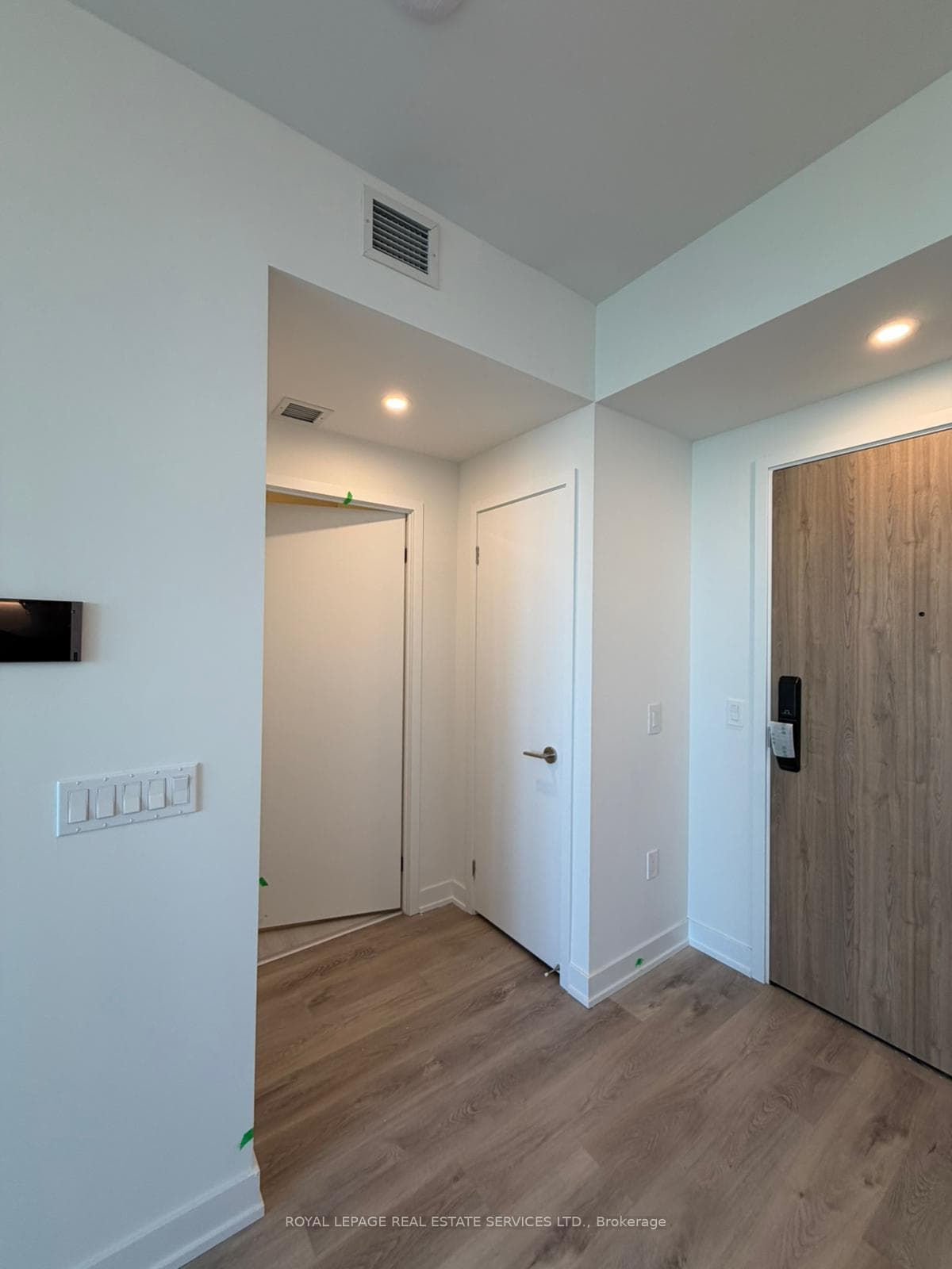 799 The Queensway N/A Unit 105 Upper photo 2