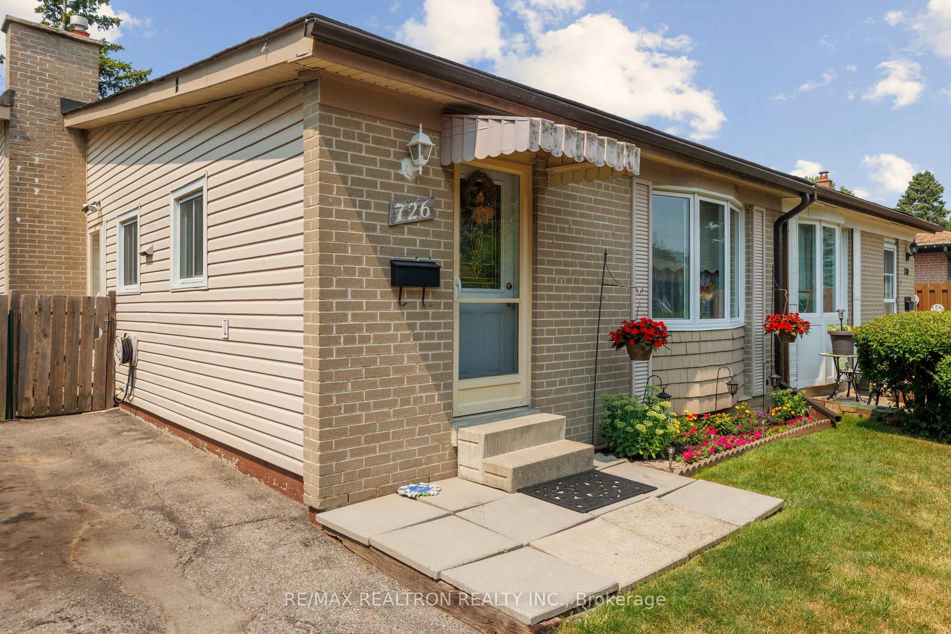 726 Lublin Avenue photo 3