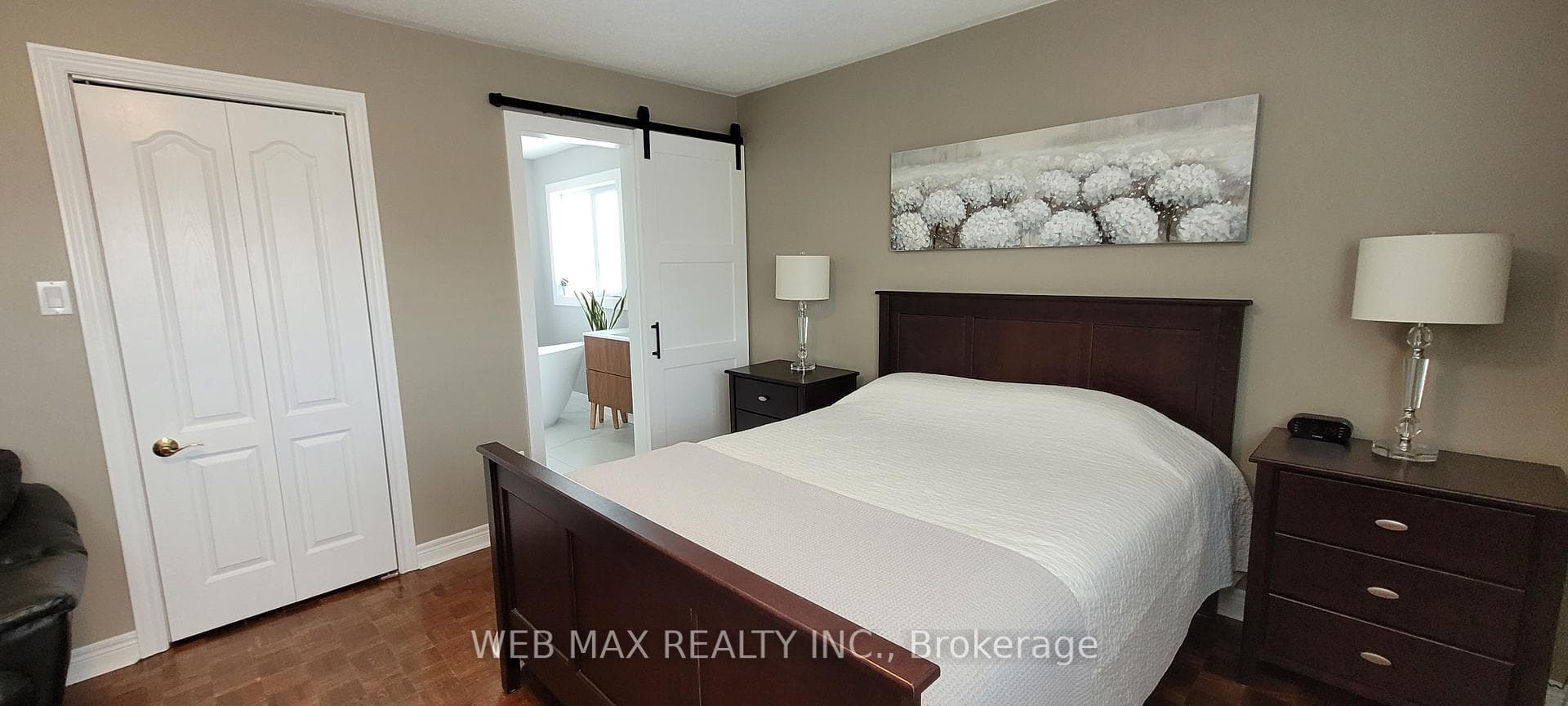Spacious Prime bedroom walkin closet,parquet