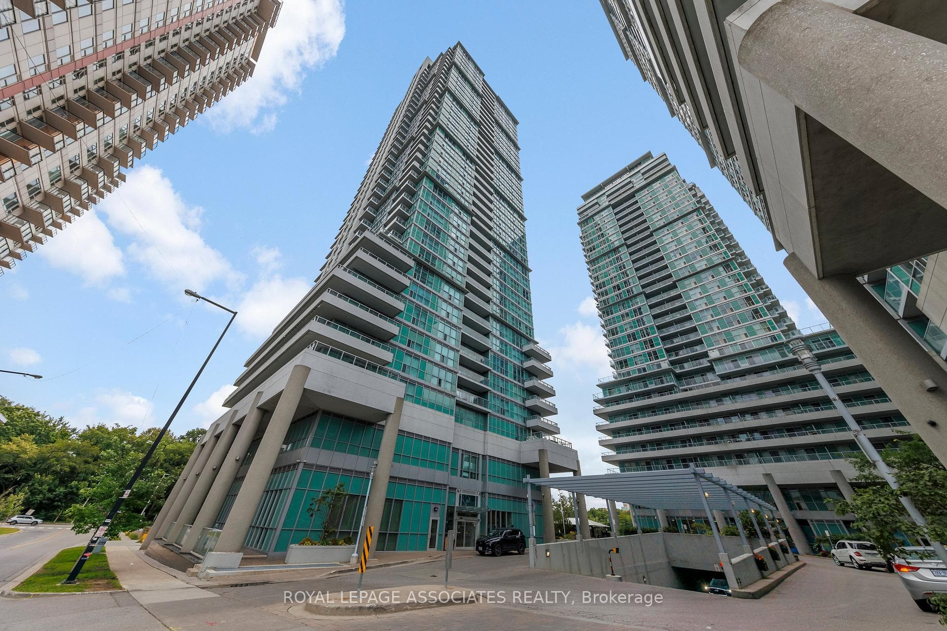 50 Town Centre Court Unit PH04 photo 1