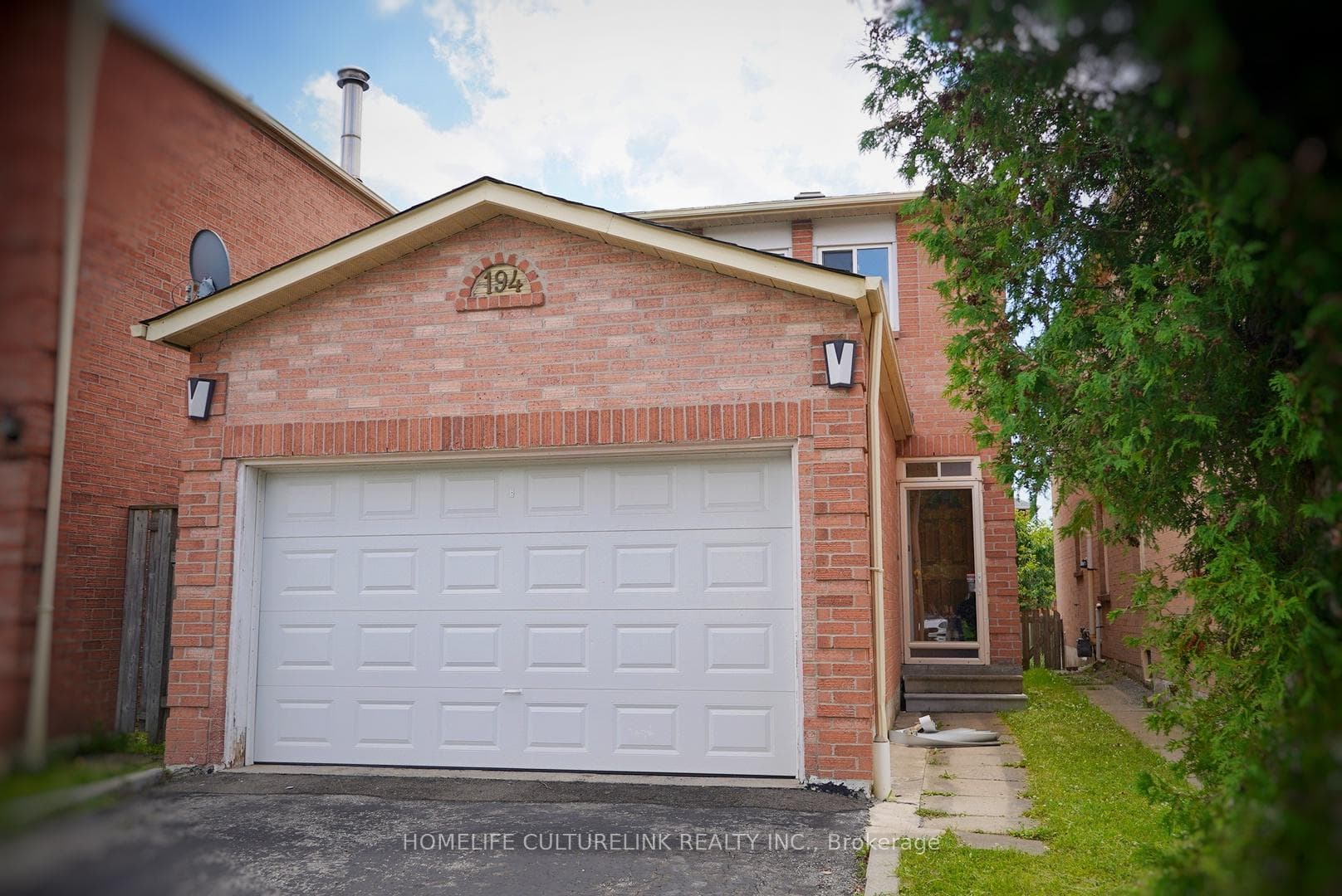 194 Roxanne Crescent photo 1