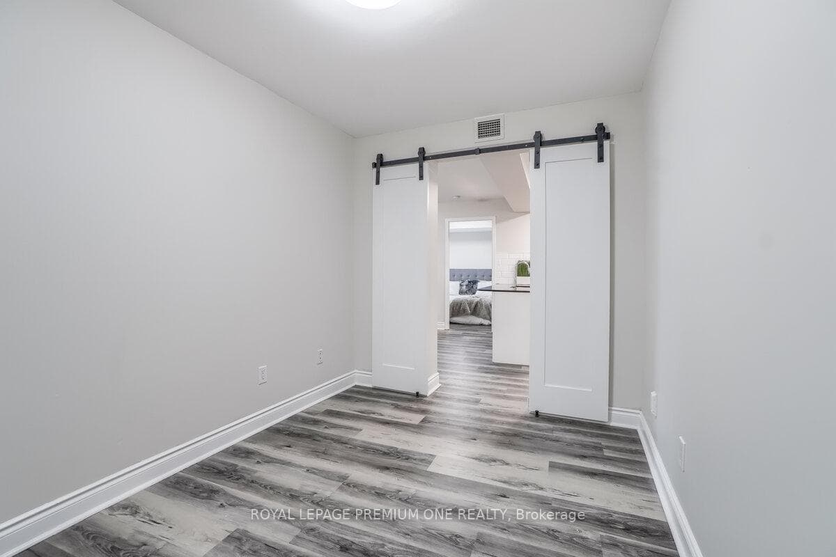 509 Beecroft Road Unit 206 photo 29