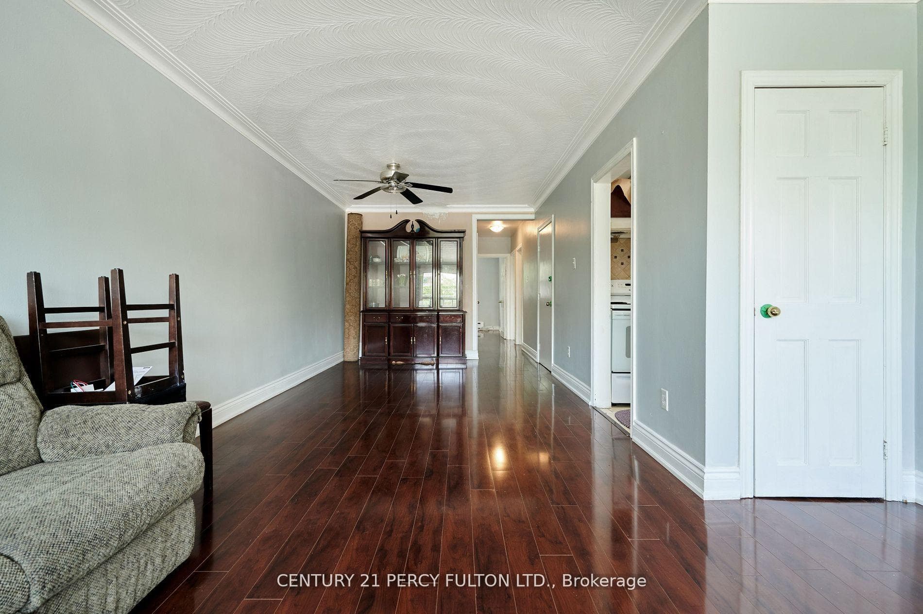 2961 Lawrence Avenue photo 9