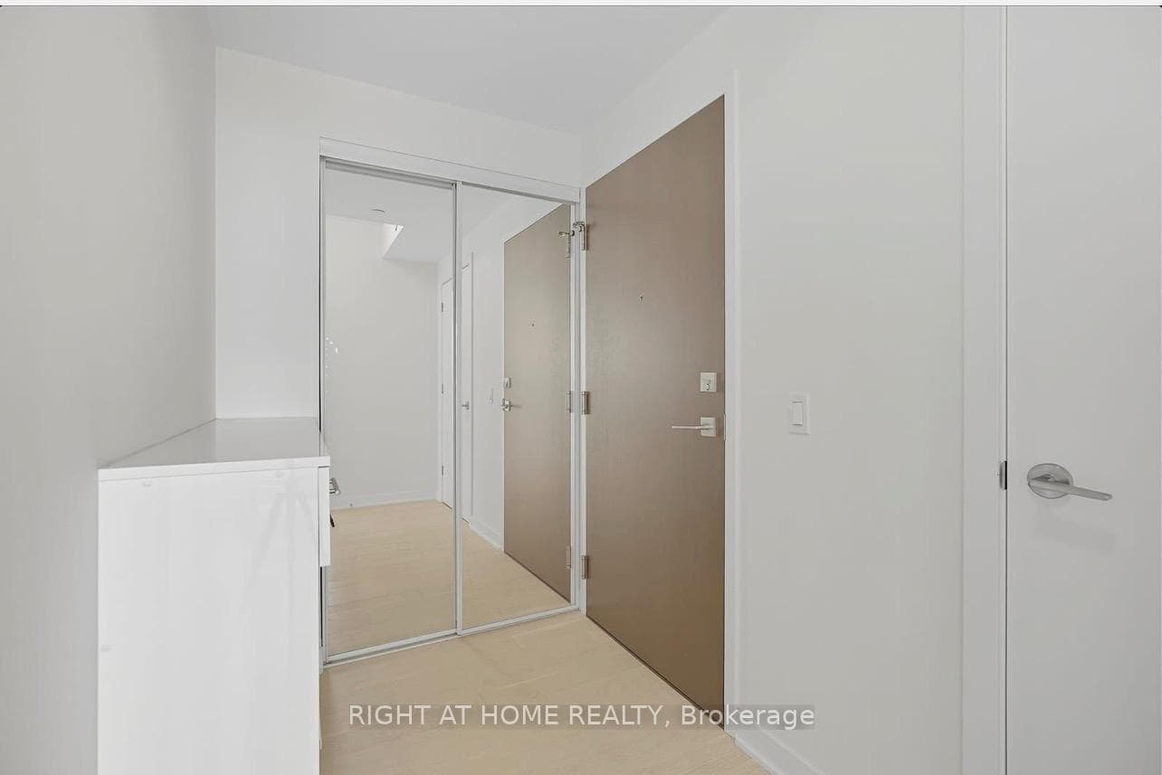 2221 Yonge Street Unit 3109 photo 2