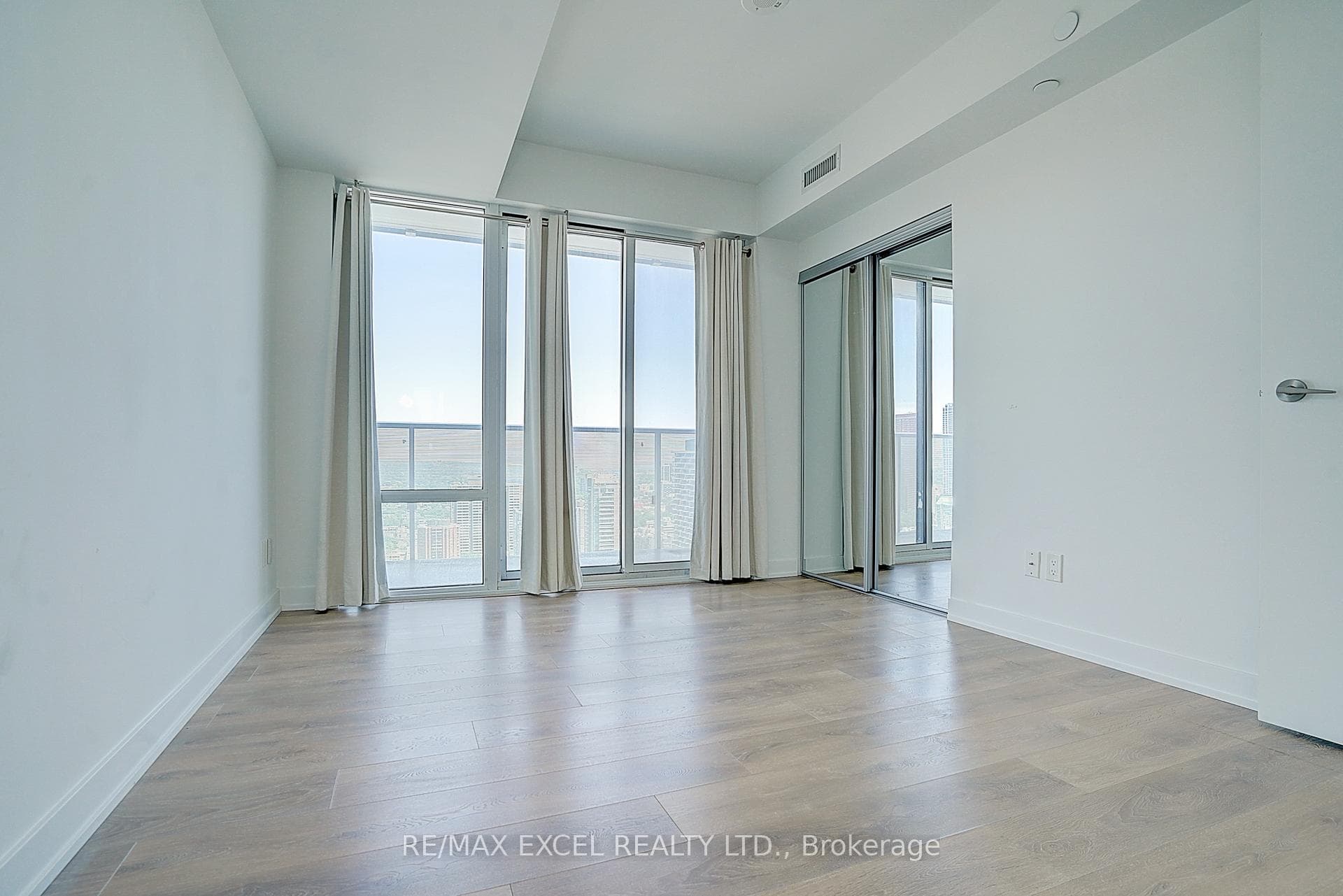 501 Yonge Street Unit 3509 photo 21