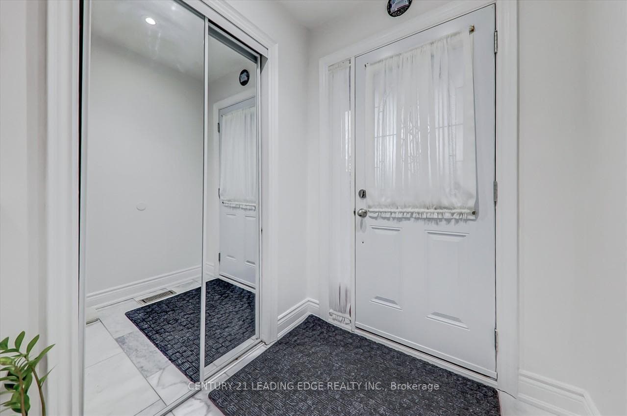 290 Sheffield Court photo 5