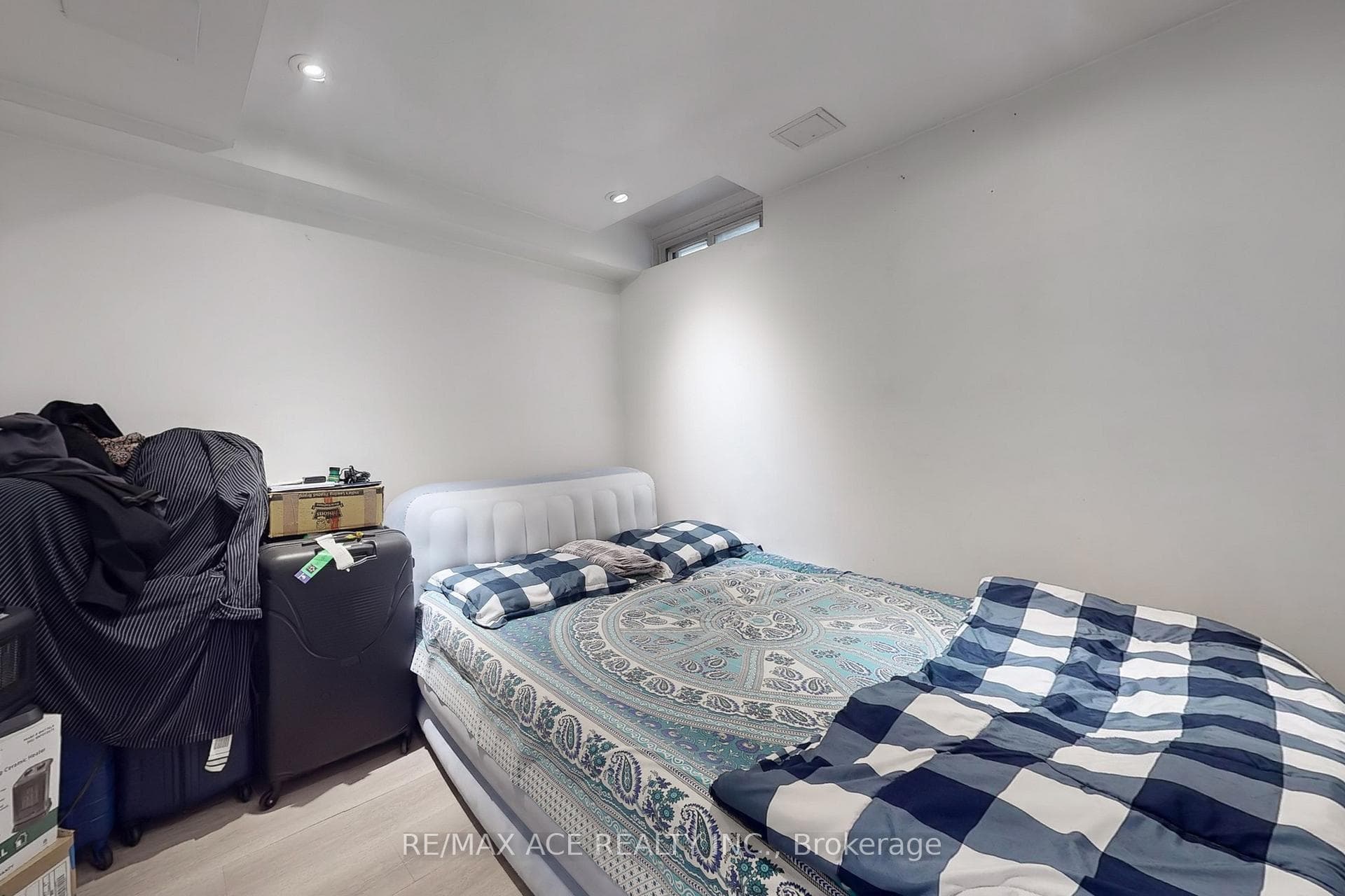 1121 Sandhurst Circle Unit 20 photo 40