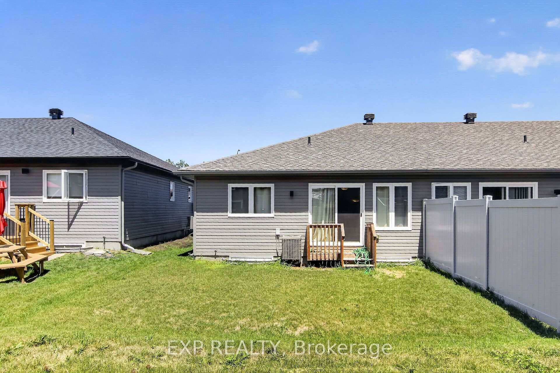 98 Seabert Drive photo 38