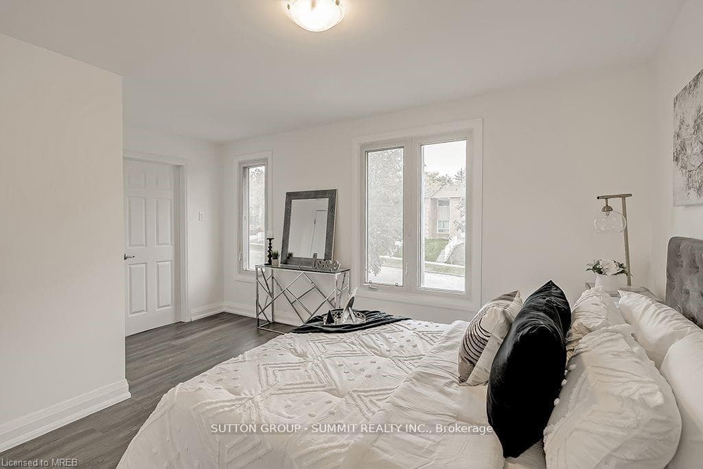 16 Upper Canada Drive Unit Upper photo 23