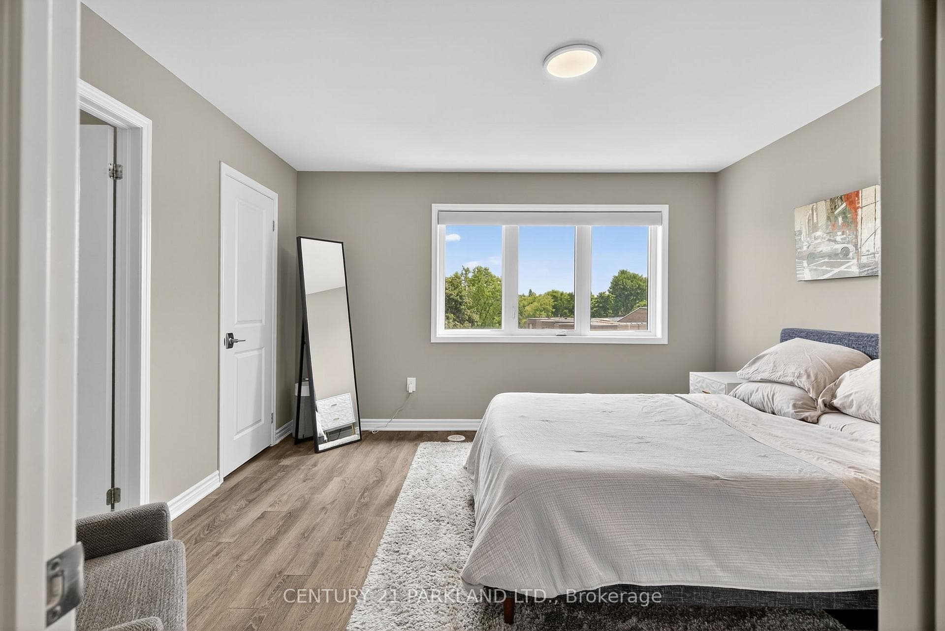 4 Heron Park Place photo 15