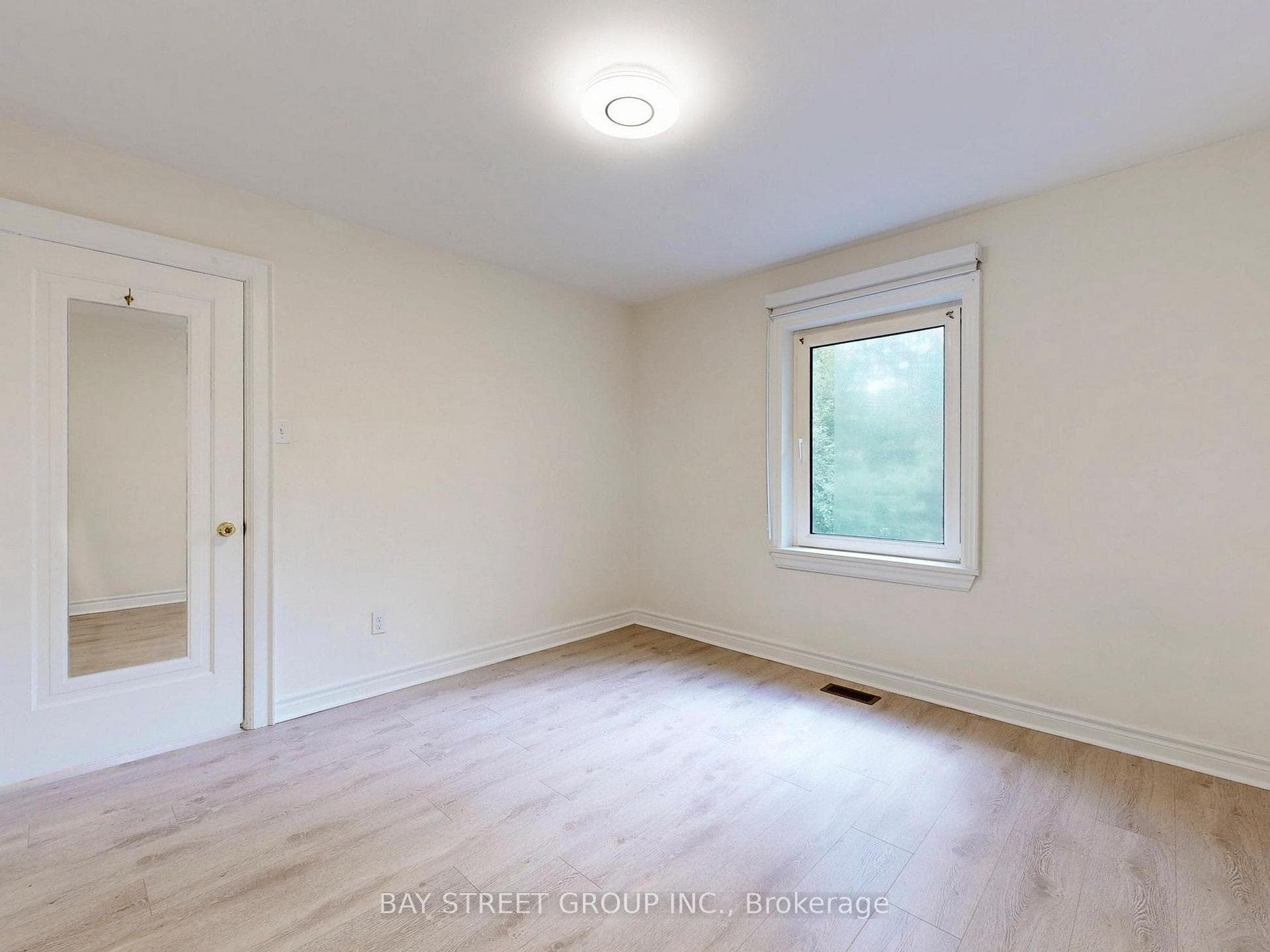 663 Eglinton Avenue photo 24