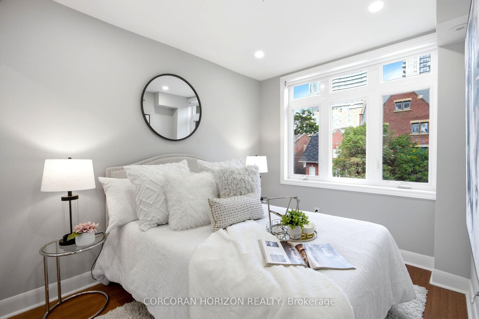 415 Jarvis Street Unit 301 photo 16