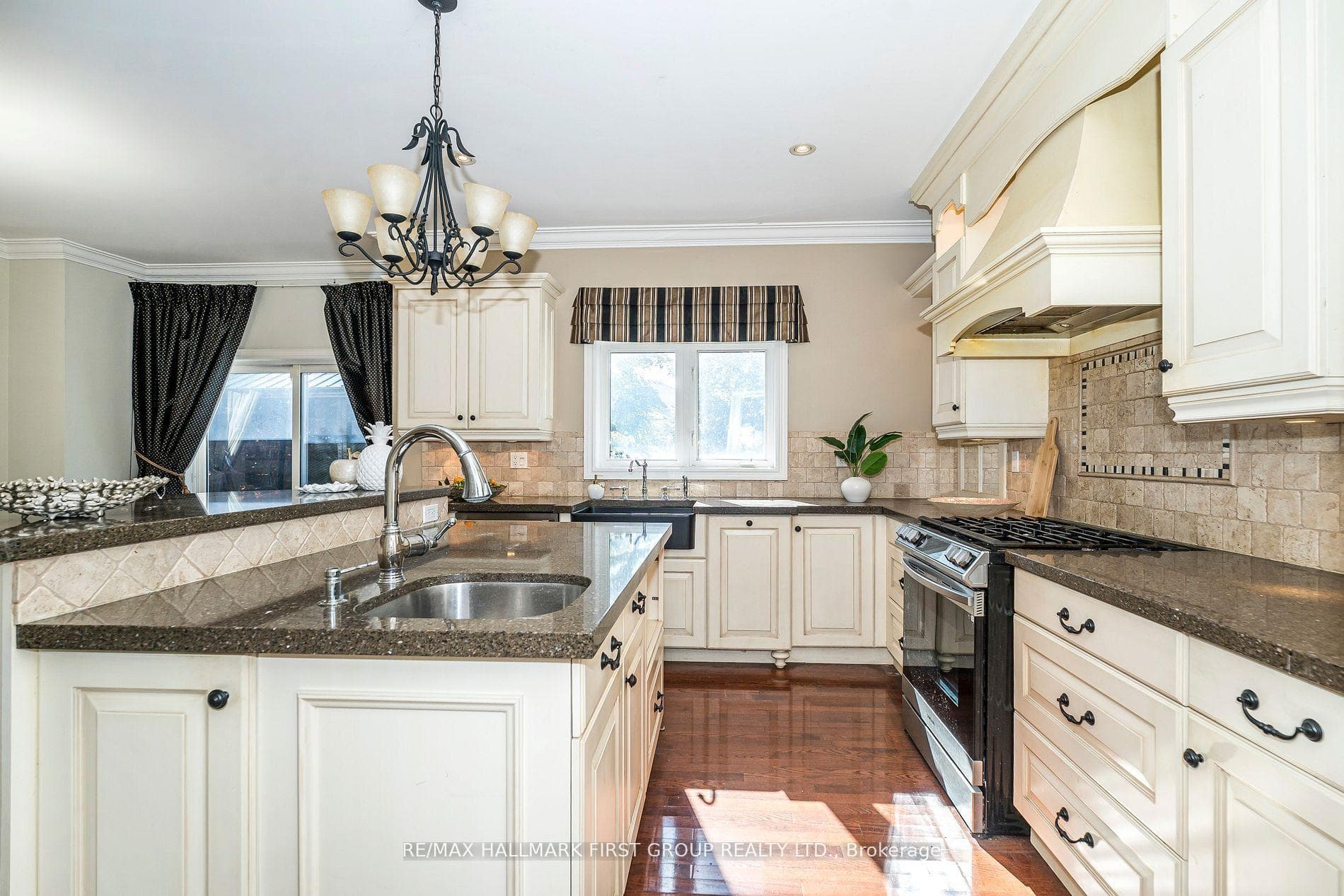 24 Portelli Crescent photo 13