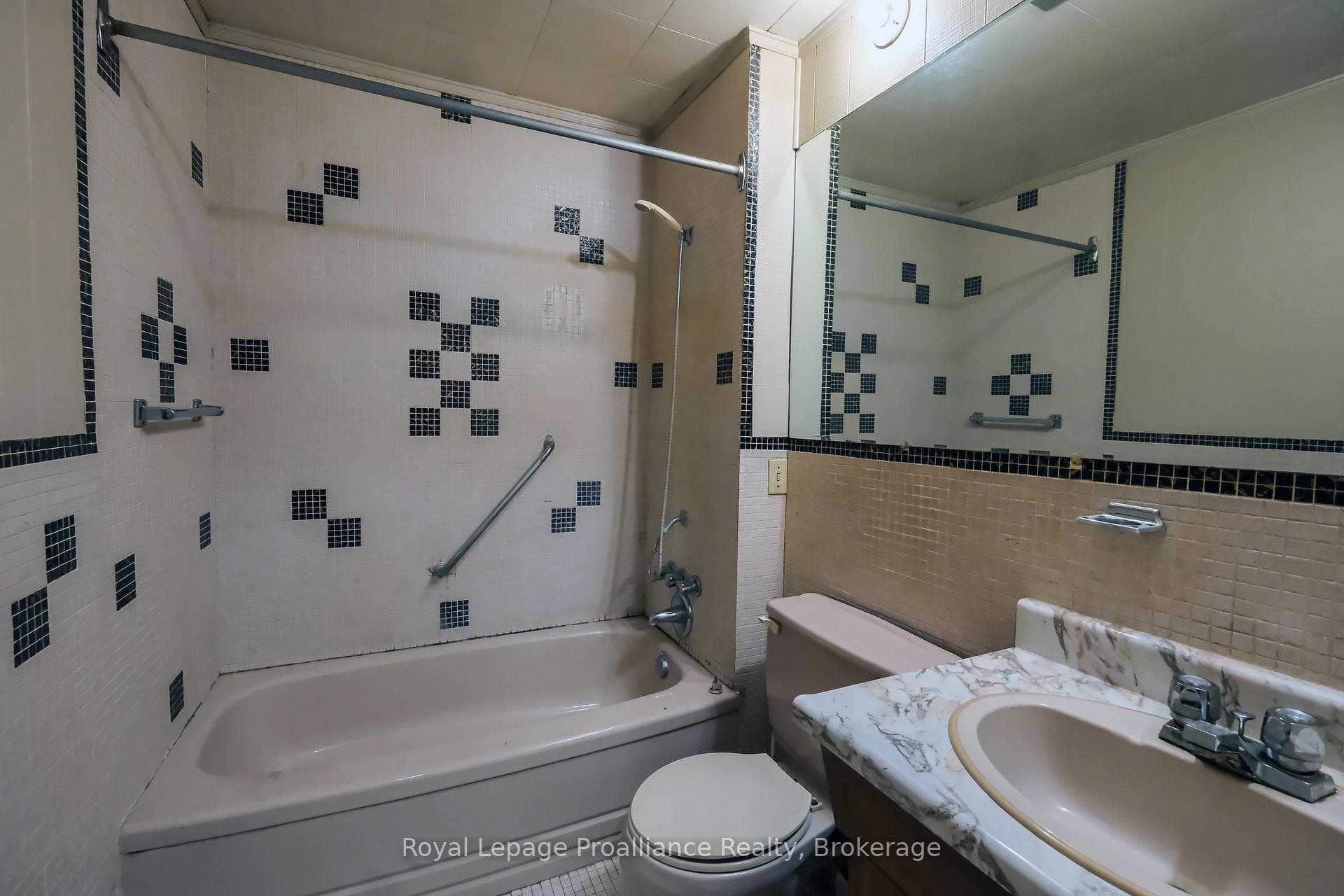 96 Prince Edward Street photo 10