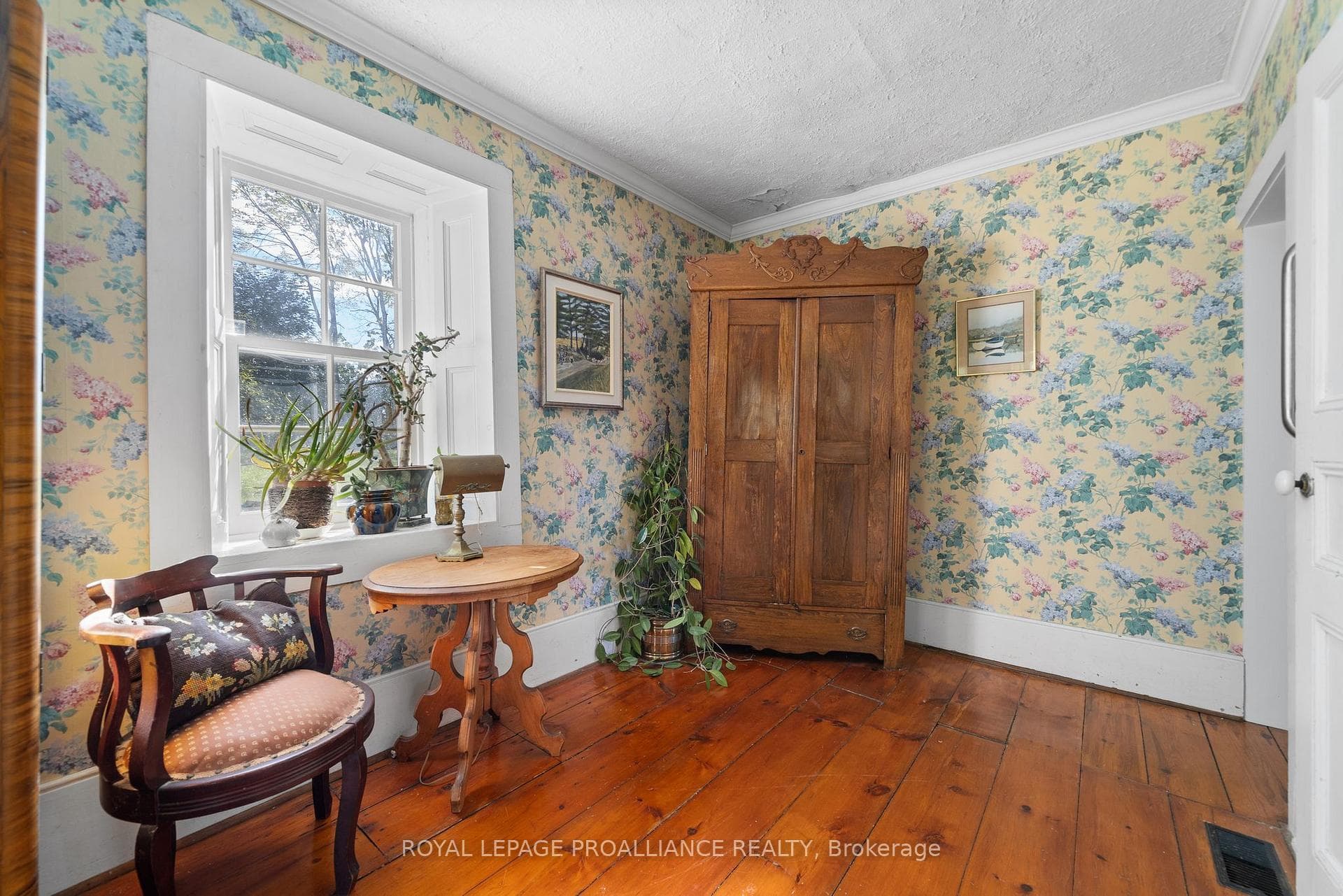 162 Leslie Road photo 13