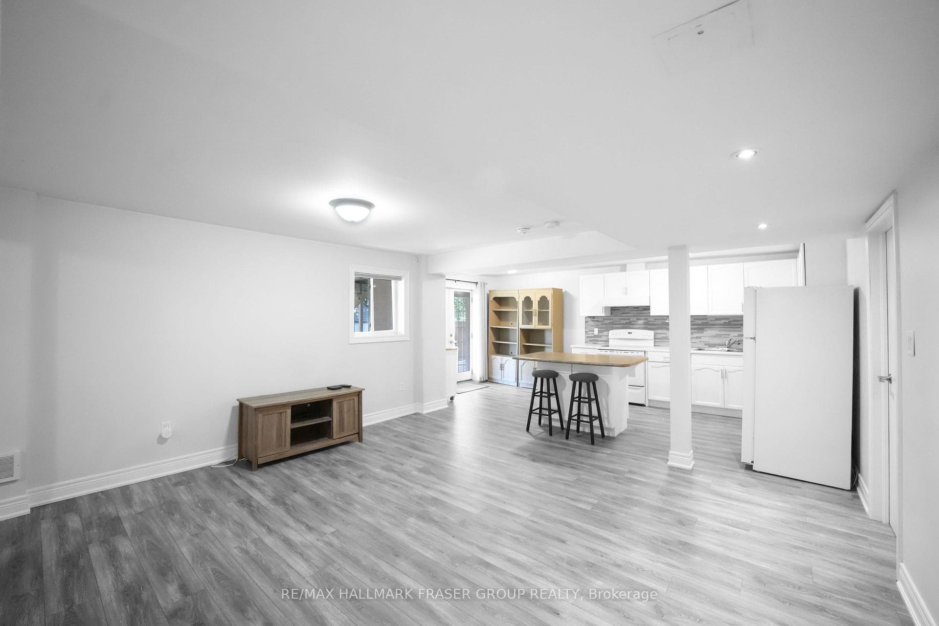 1725 Conacher Crescent Unit Lower photo 8