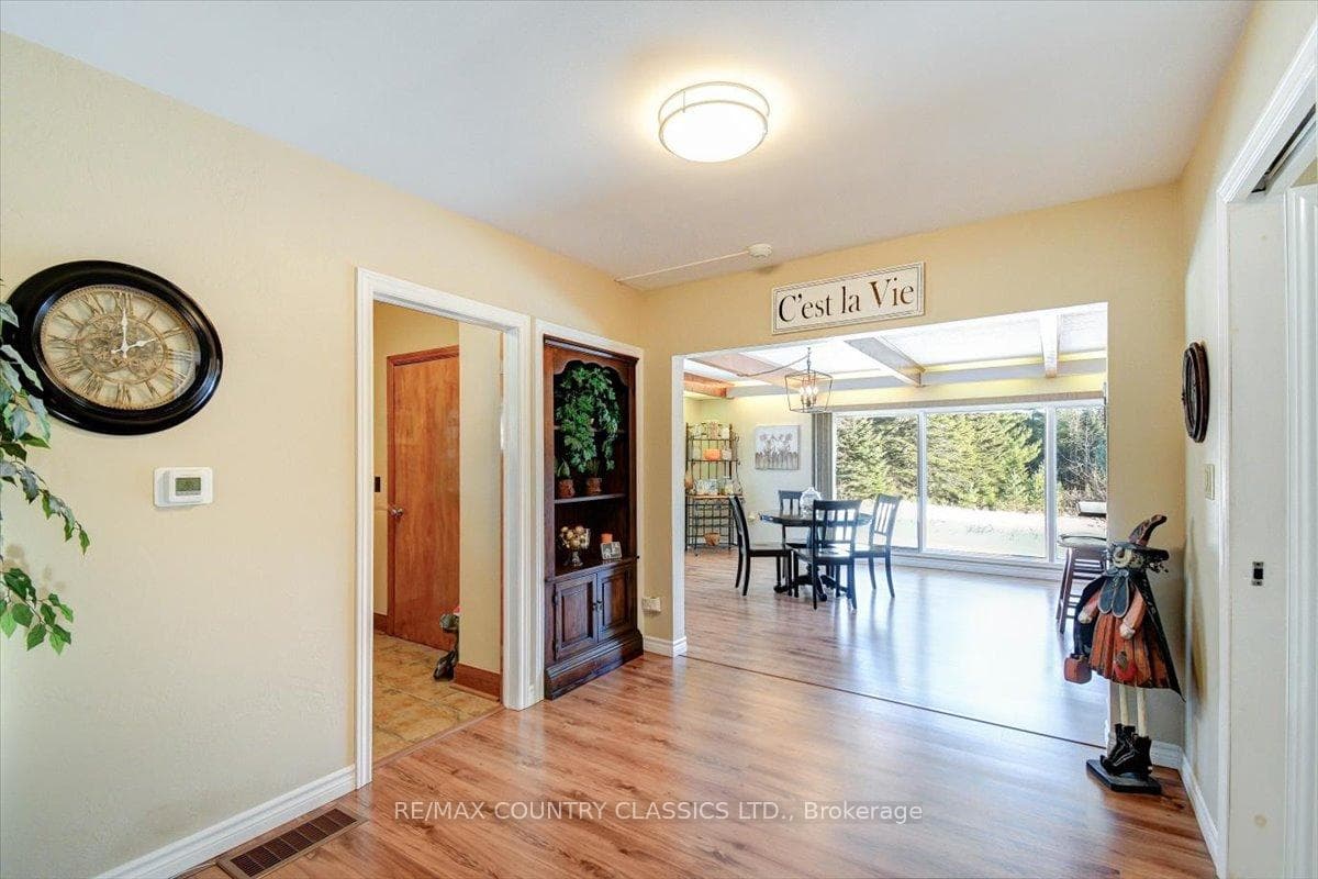 574 Hastings Street photo 6