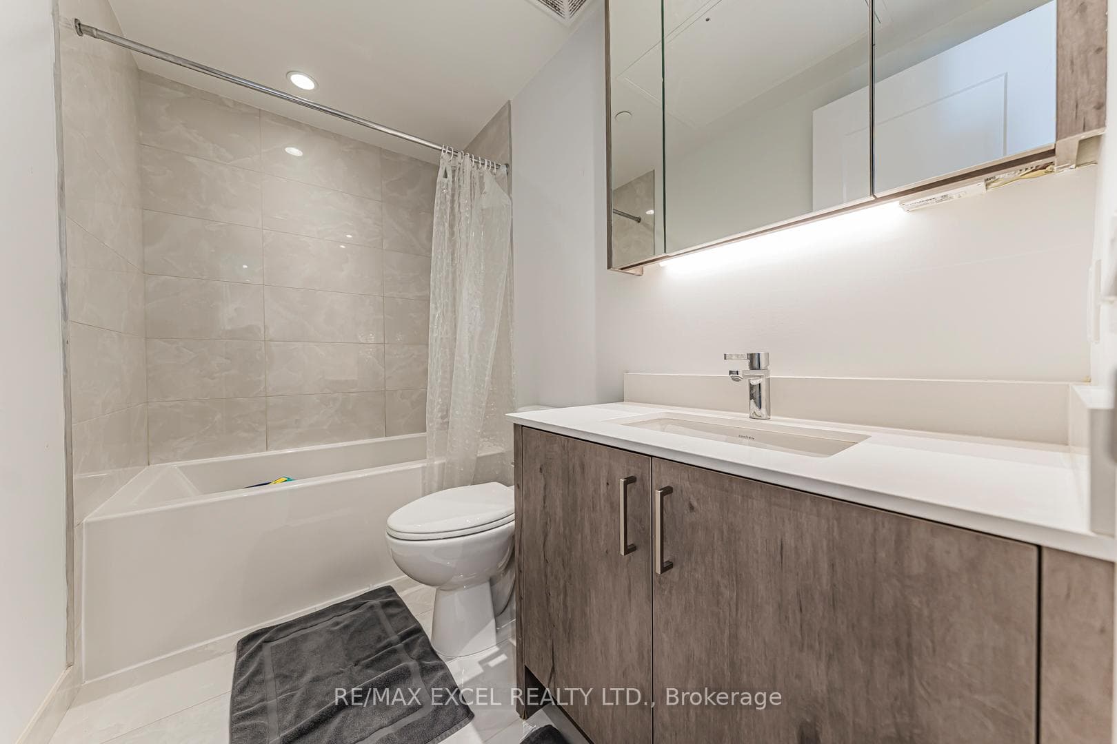 1 Edgewater Drive Unit 510 photo 36