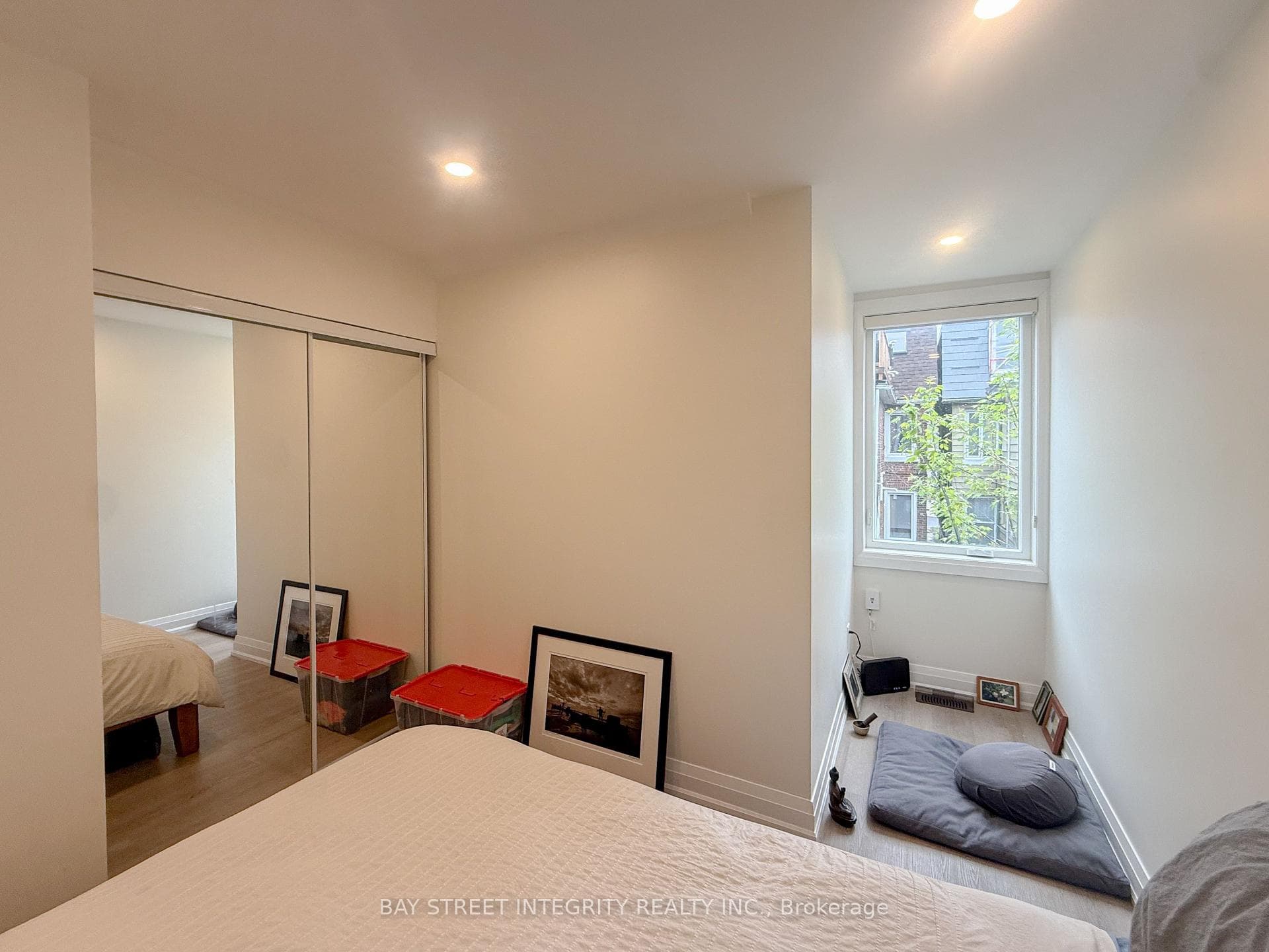 598 Crawford Street Unit Laneway photo 15