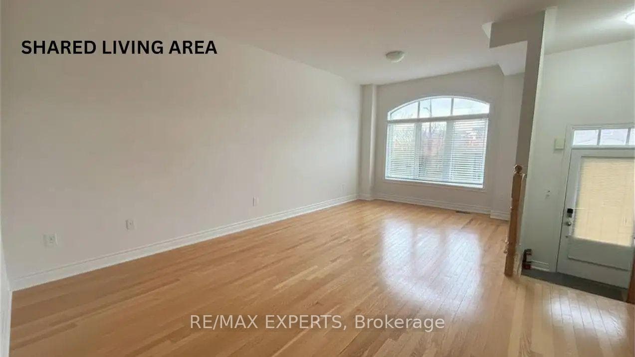 7890 Jane Street Unit 907 photo 2