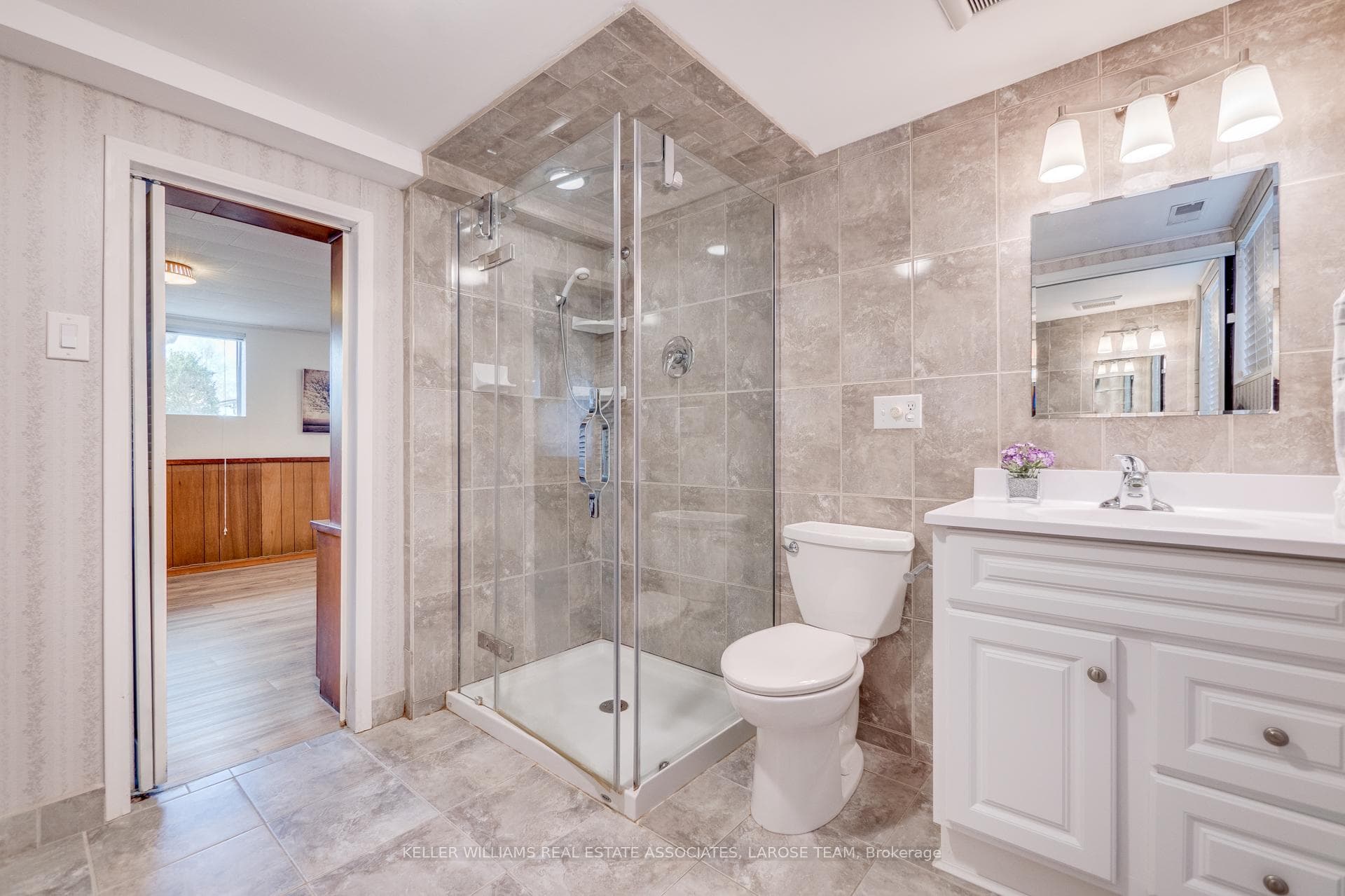 118 Schweitzer Street photo 31