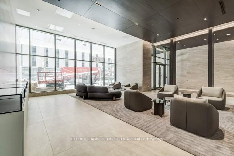 2221 Yonge Street Unit 3910 photo 12