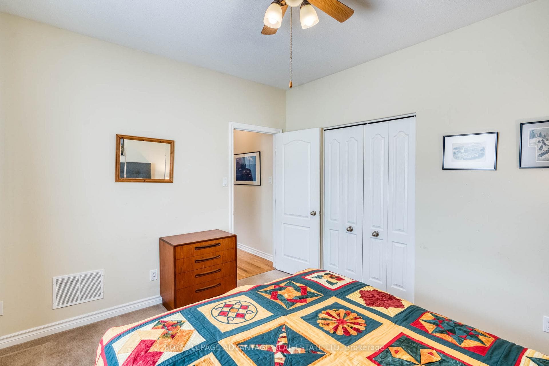 2nd bedroom w/double closets ...