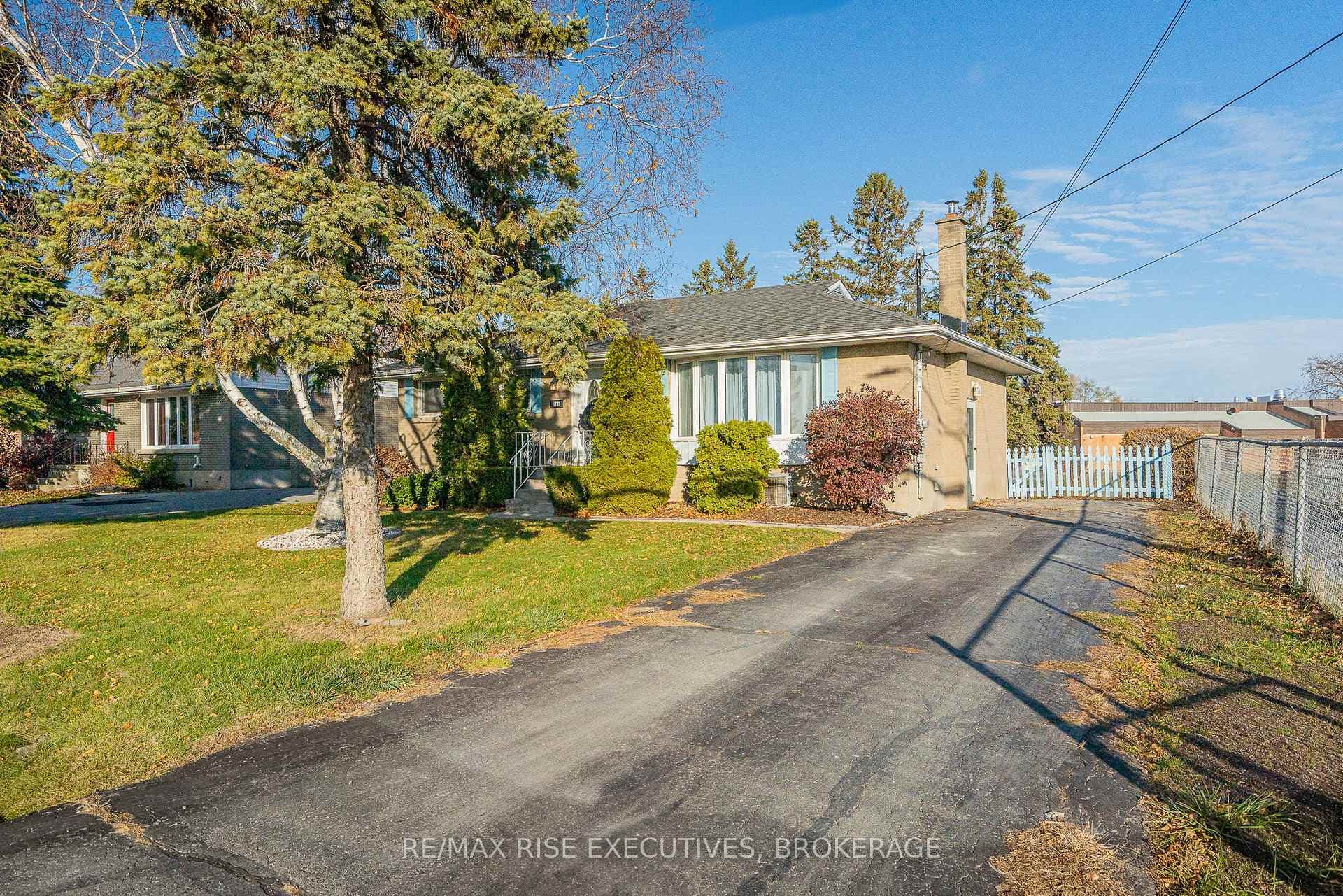 101 Park Crescent photo 1