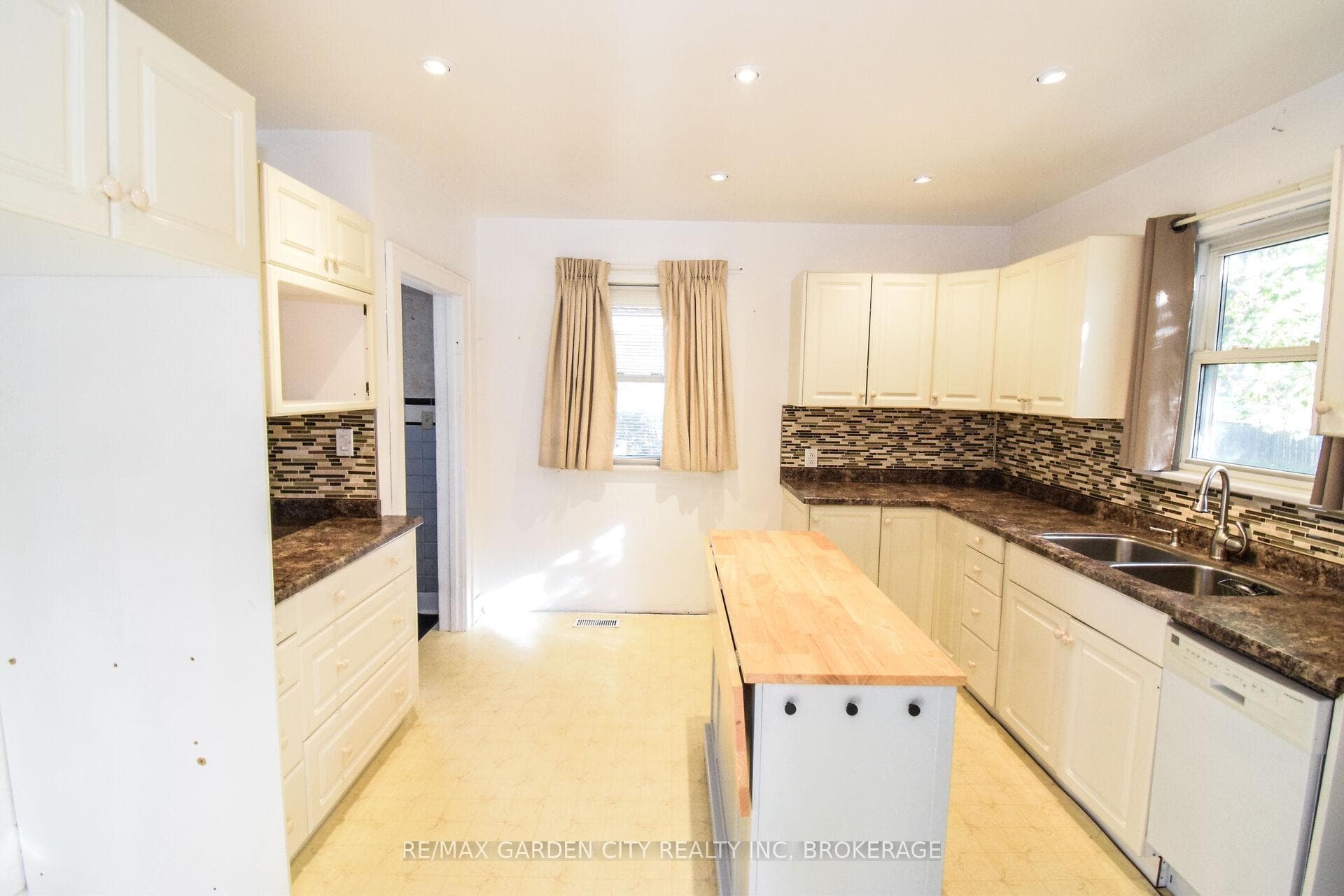 115 Marshall Avenue photo 14