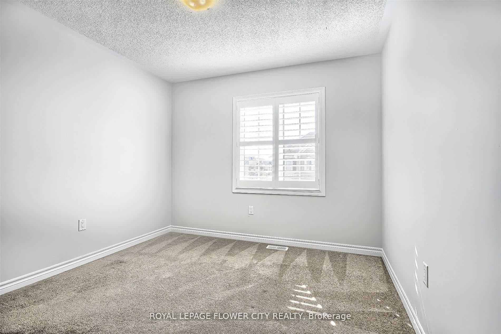 609 Gibson Crescent photo 32