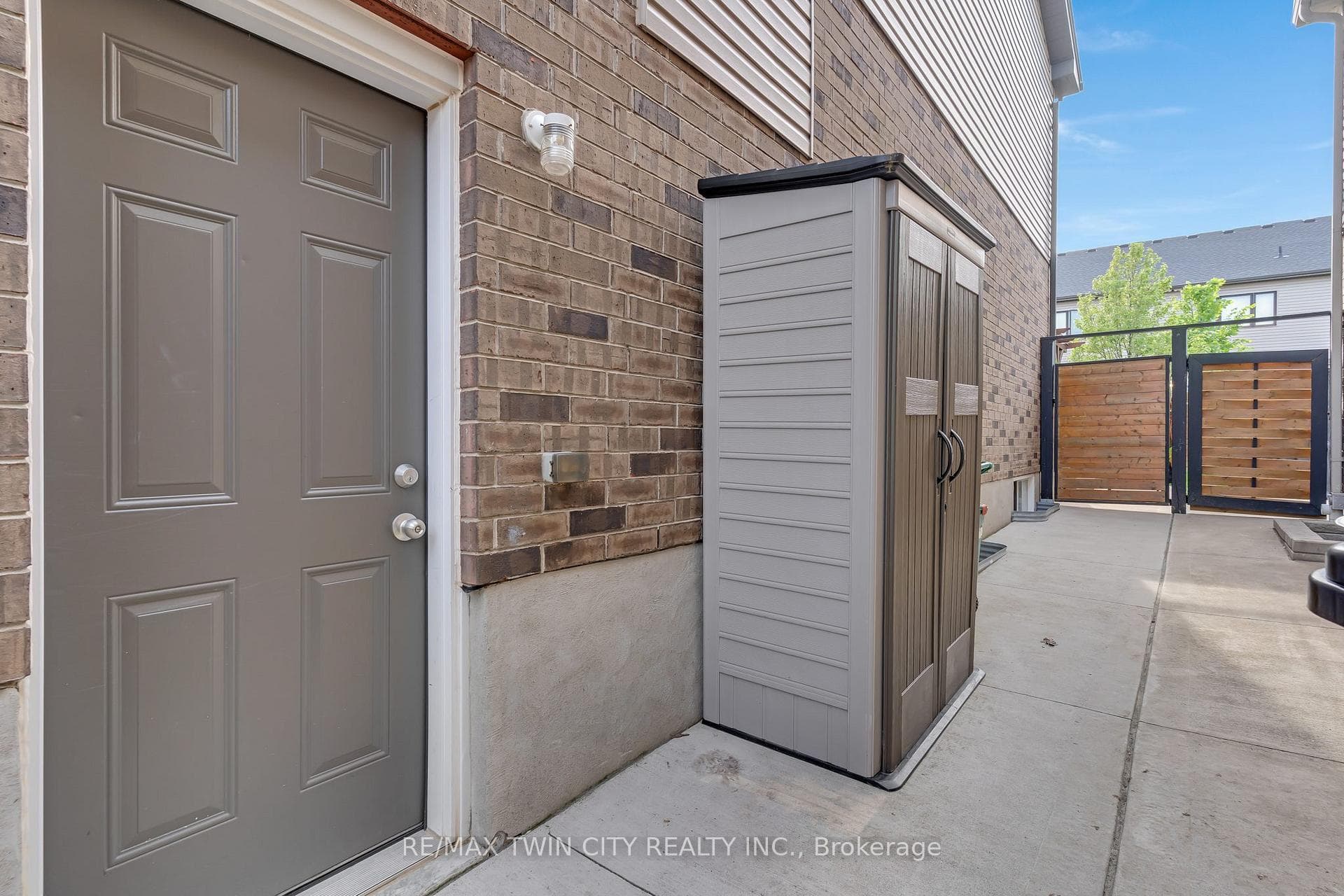 195 Hardcastle Drive photo 46