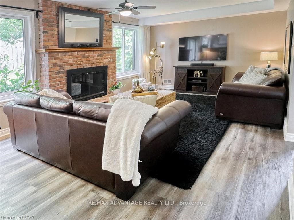 2 Stoneycreek Crescent photo 13