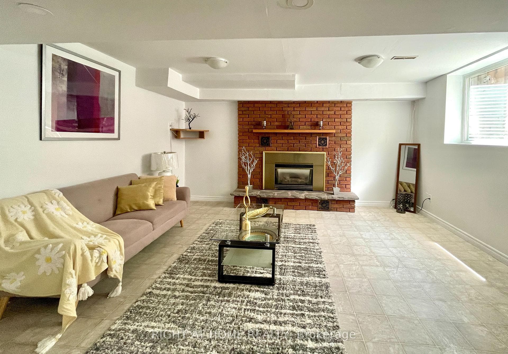 941 Victoria Street photo 28