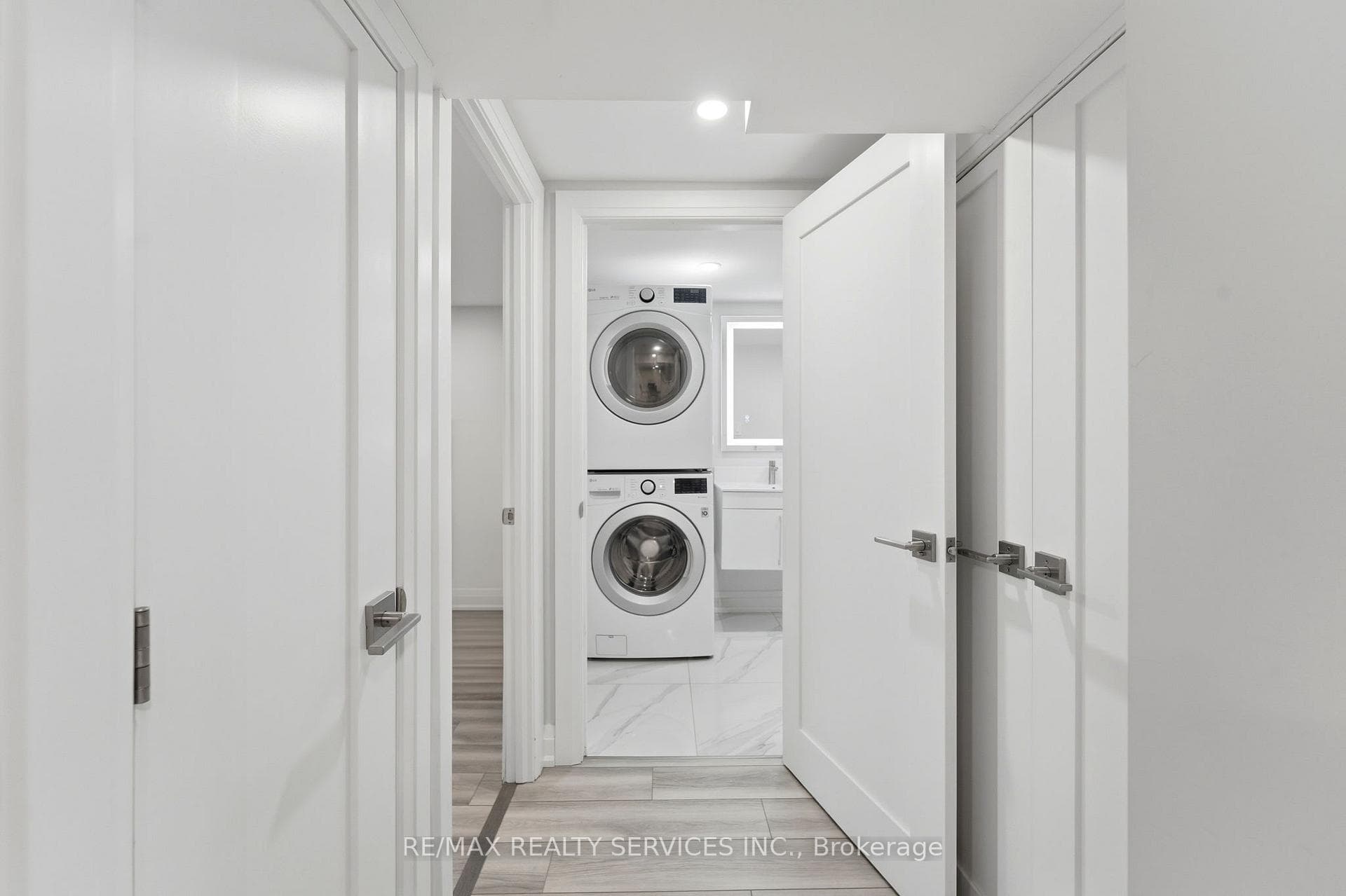 1305 Consort Crescent Unit BSMT photo 23