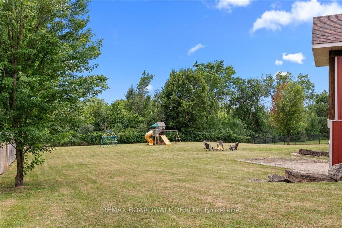 225 HILLCREST Drive photo 44