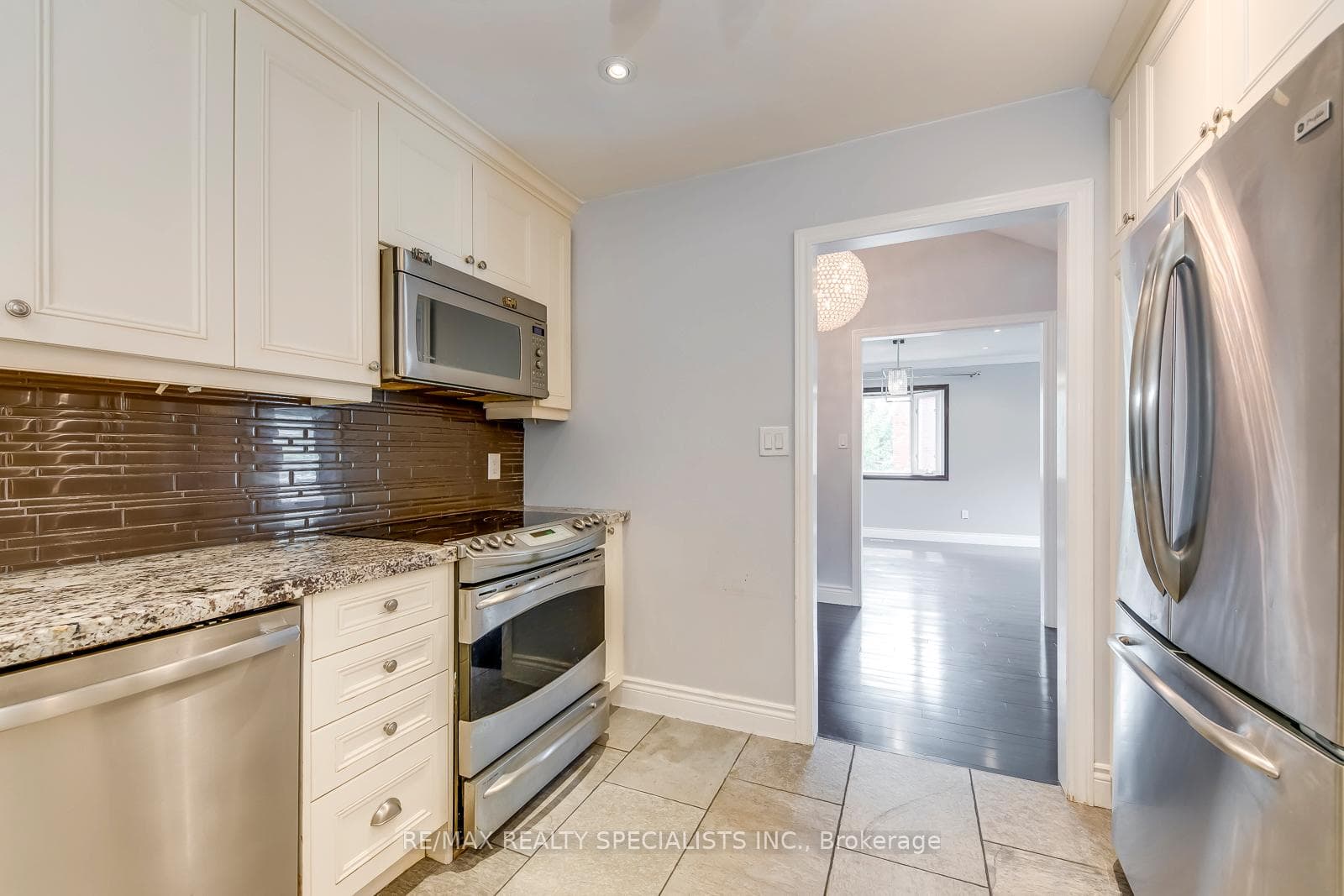 1582 Hermant Court photo 9
