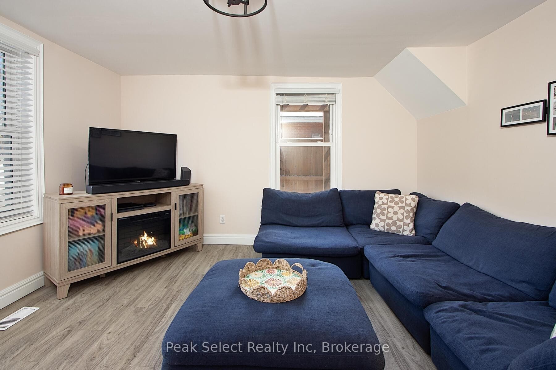 210 Jones Street photo 6