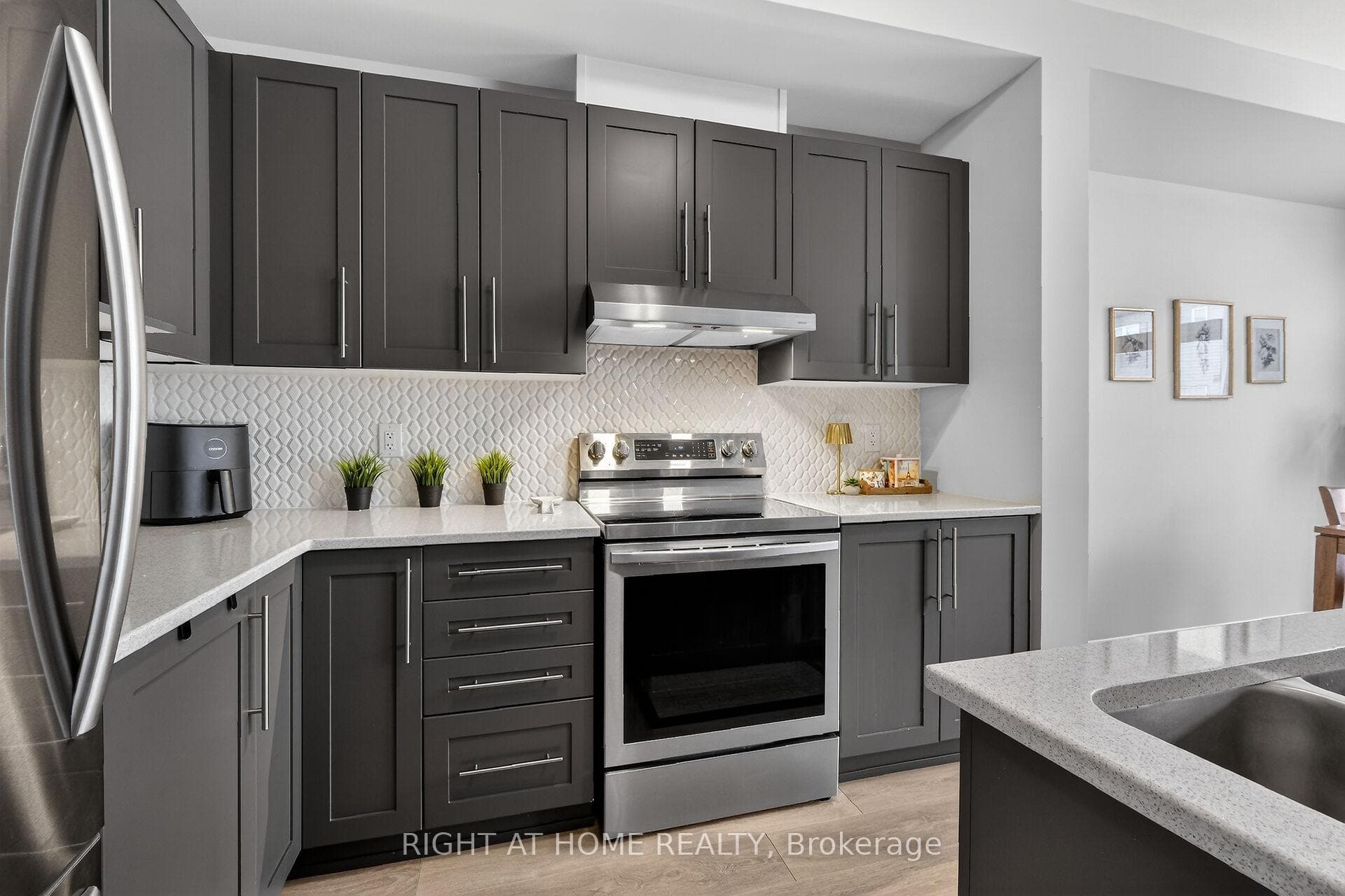 577 Decoeur Drive photo 19