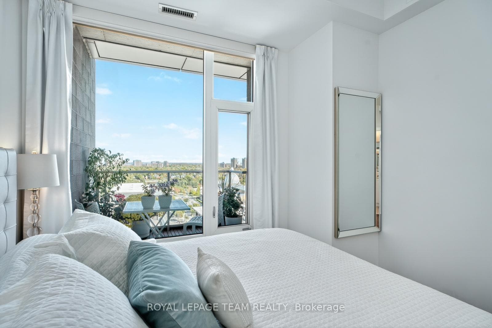 118 Holmwood Avenue Unit PH3 photo 29
