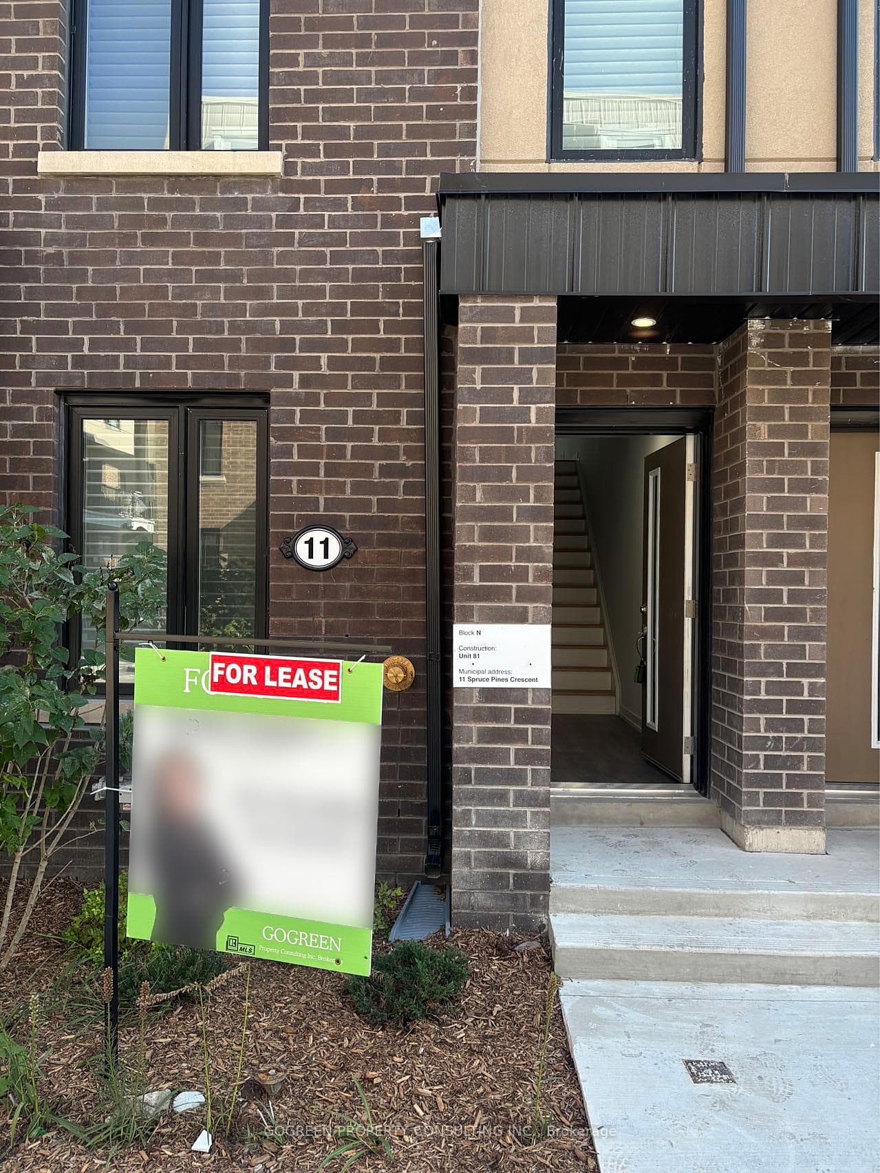 11 Spruce Pines Crescent photo 2