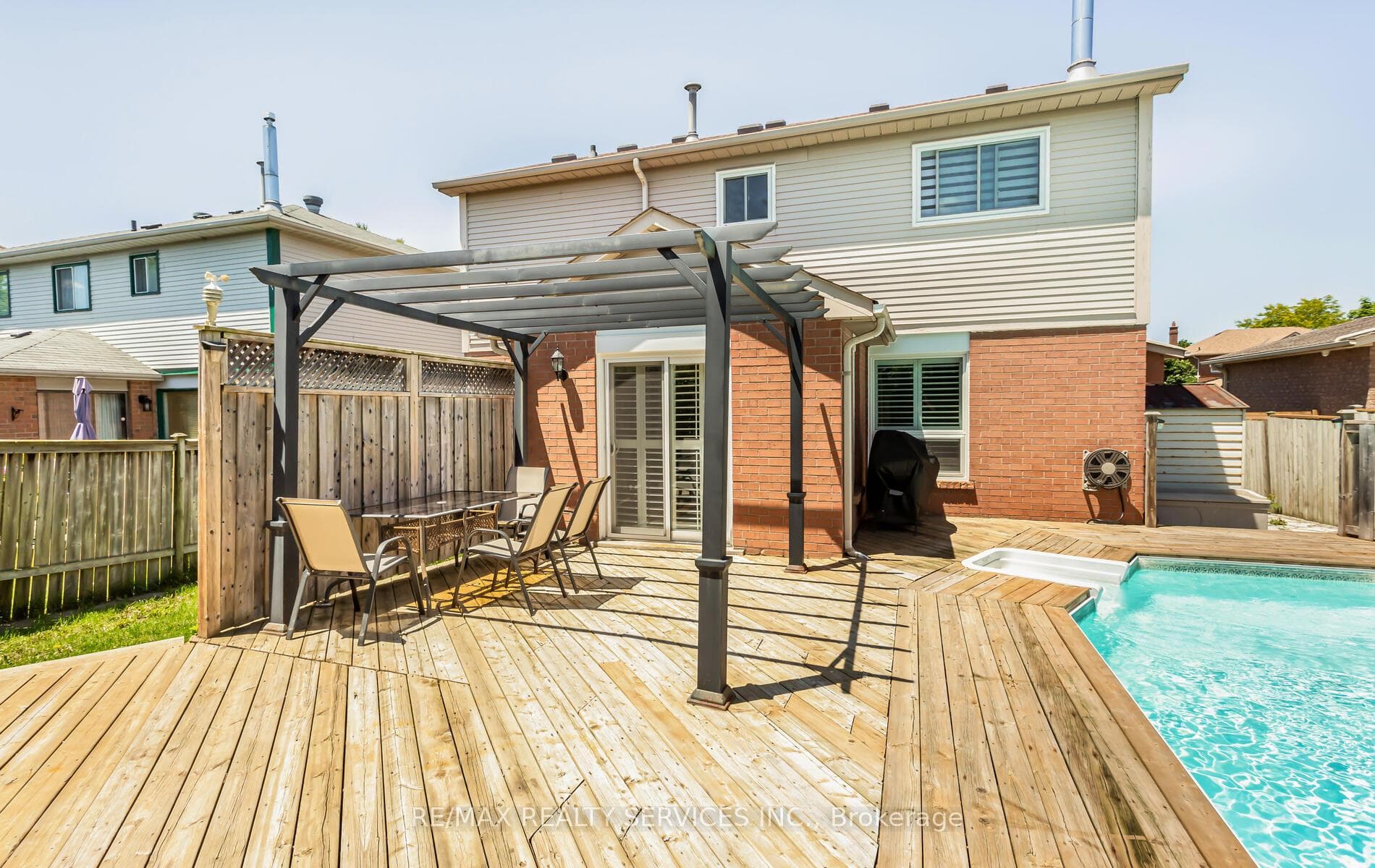 470 Burnett Avenue photo 40