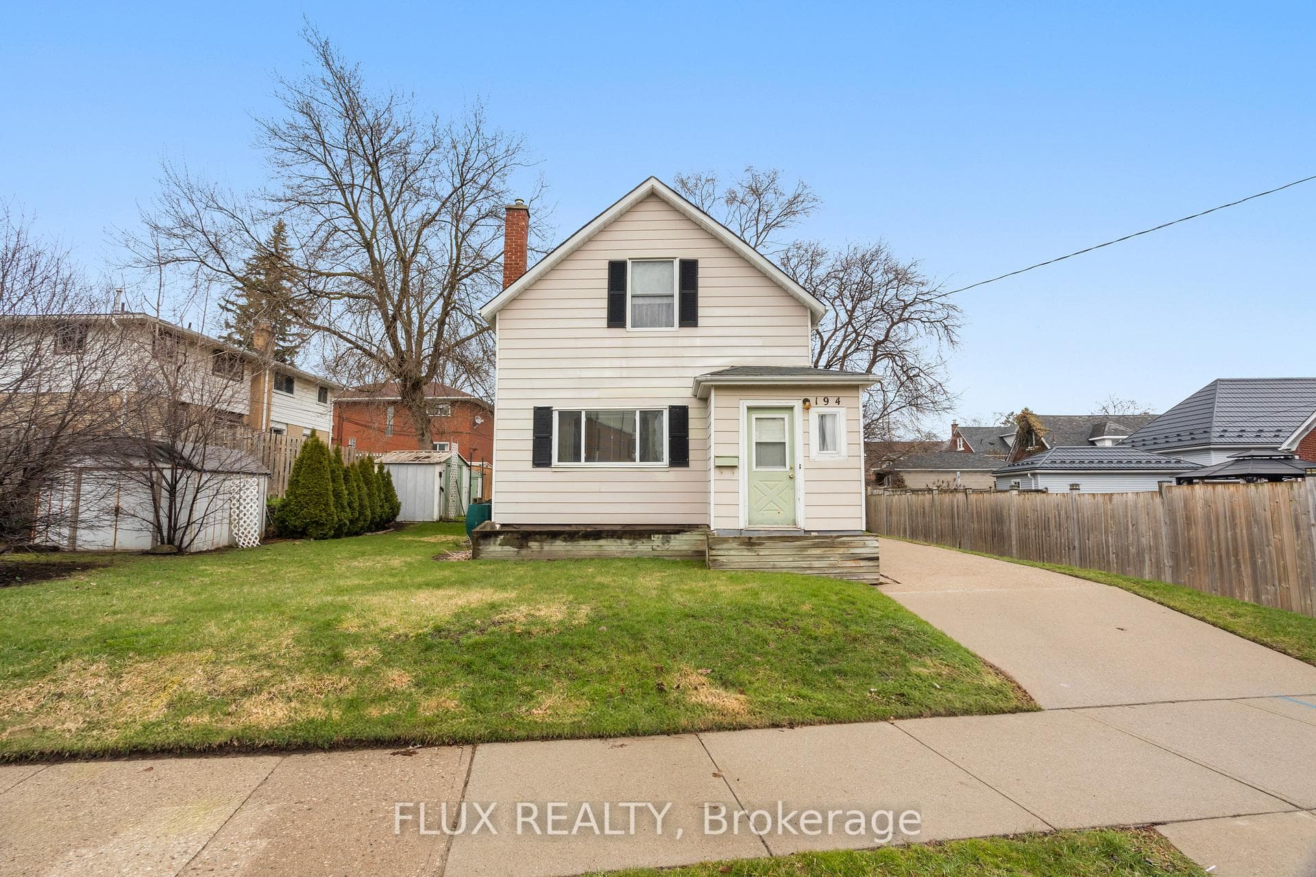 194 Moore Avenue photo 2