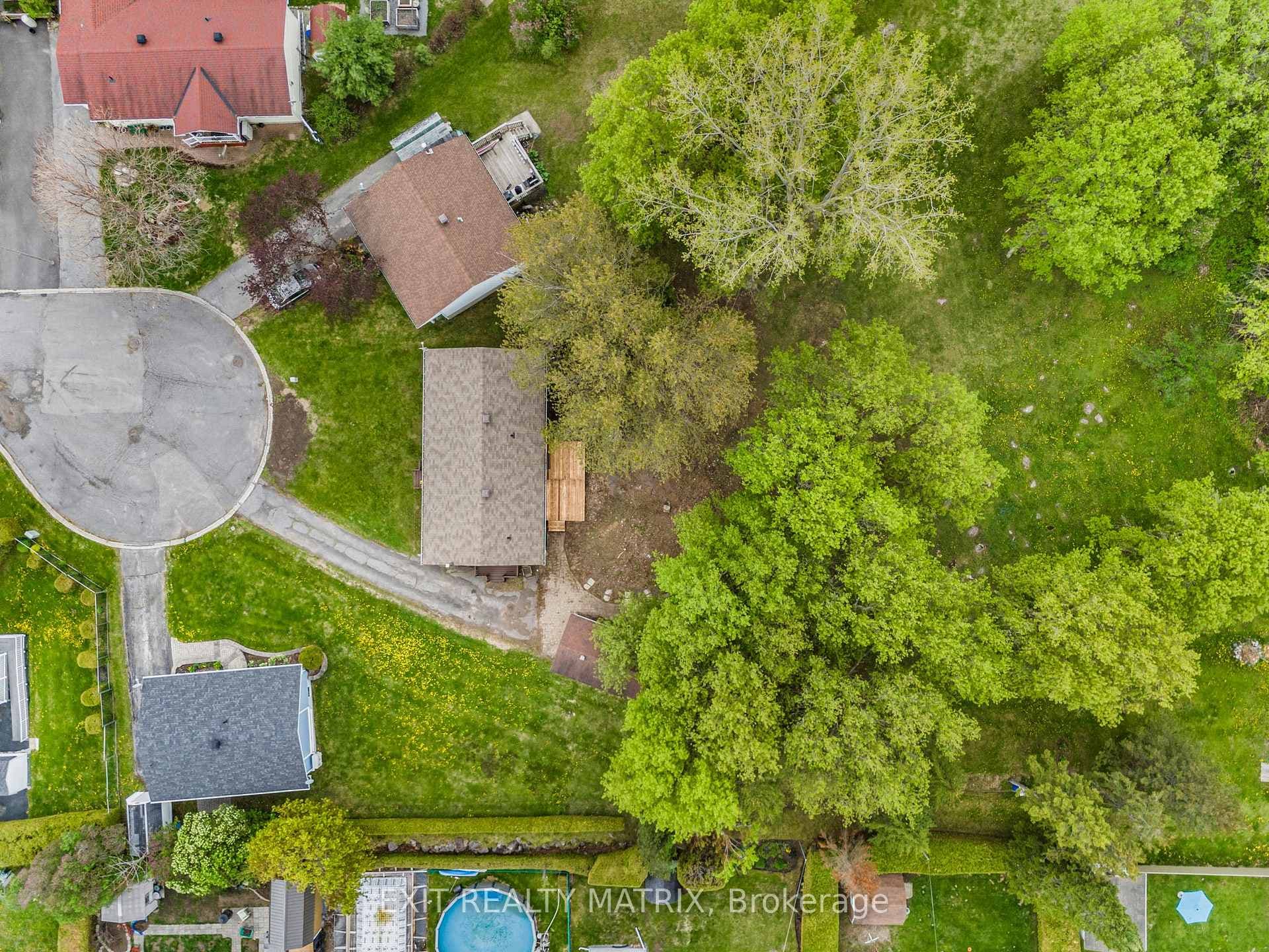 136 Martel Crescent photo 35